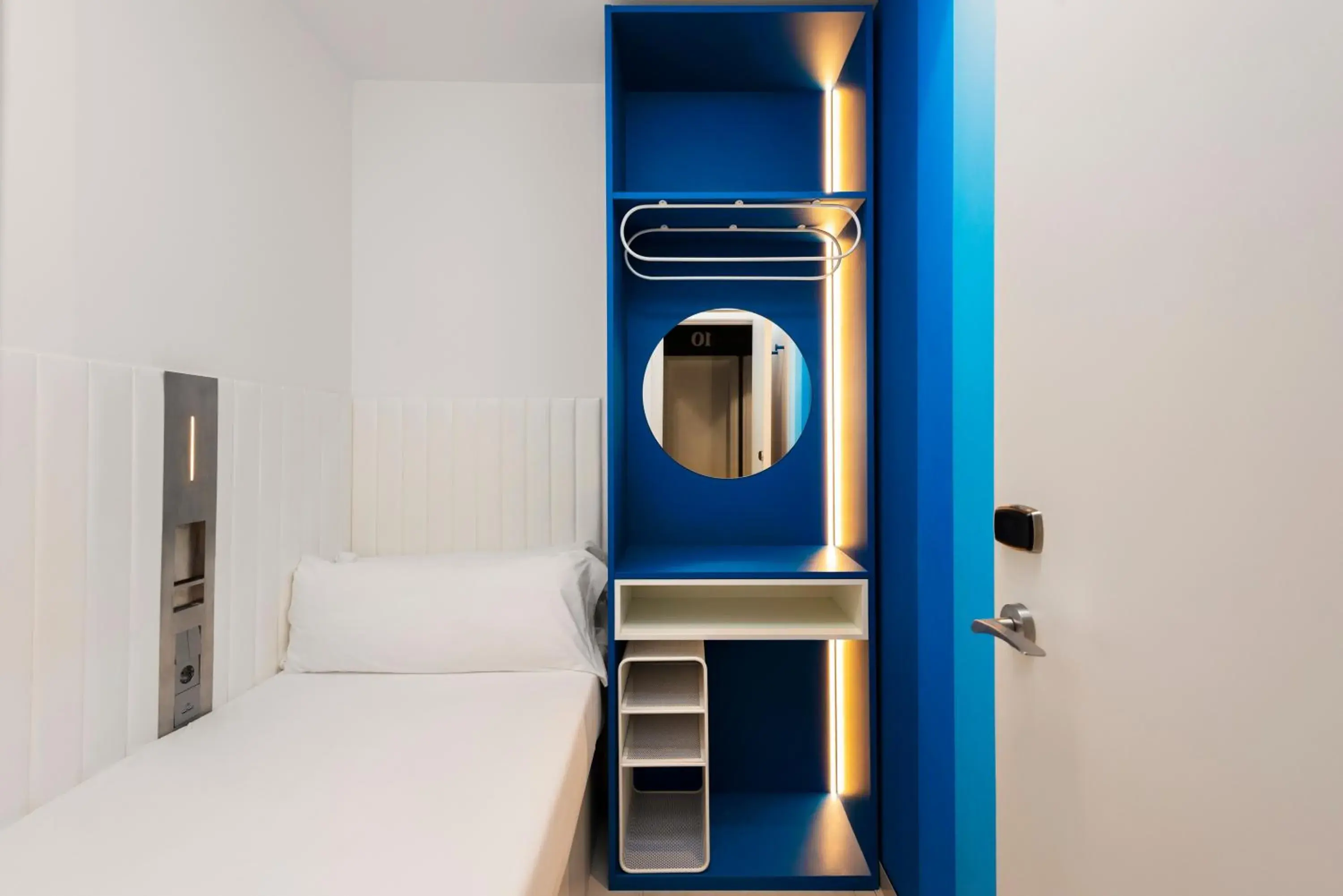 Small Single Room with Shared Bathroom - single occupancy in Coeo Pod Hostel Beatas Small Single Room with Shared Bathroom - single occupancy in Coeo Pod Hostel Beatas