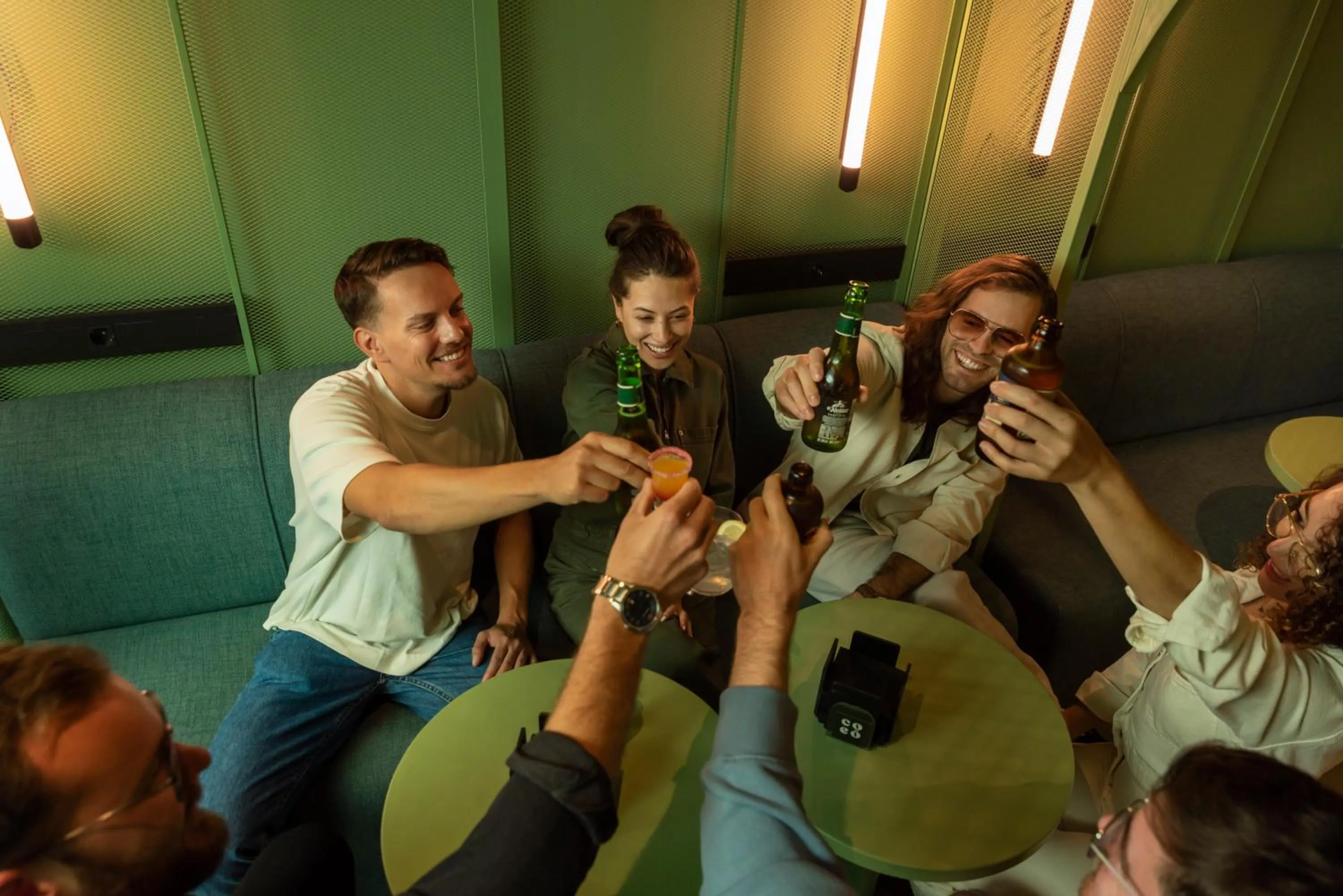 People in Coeo Pod Hostel Beatas