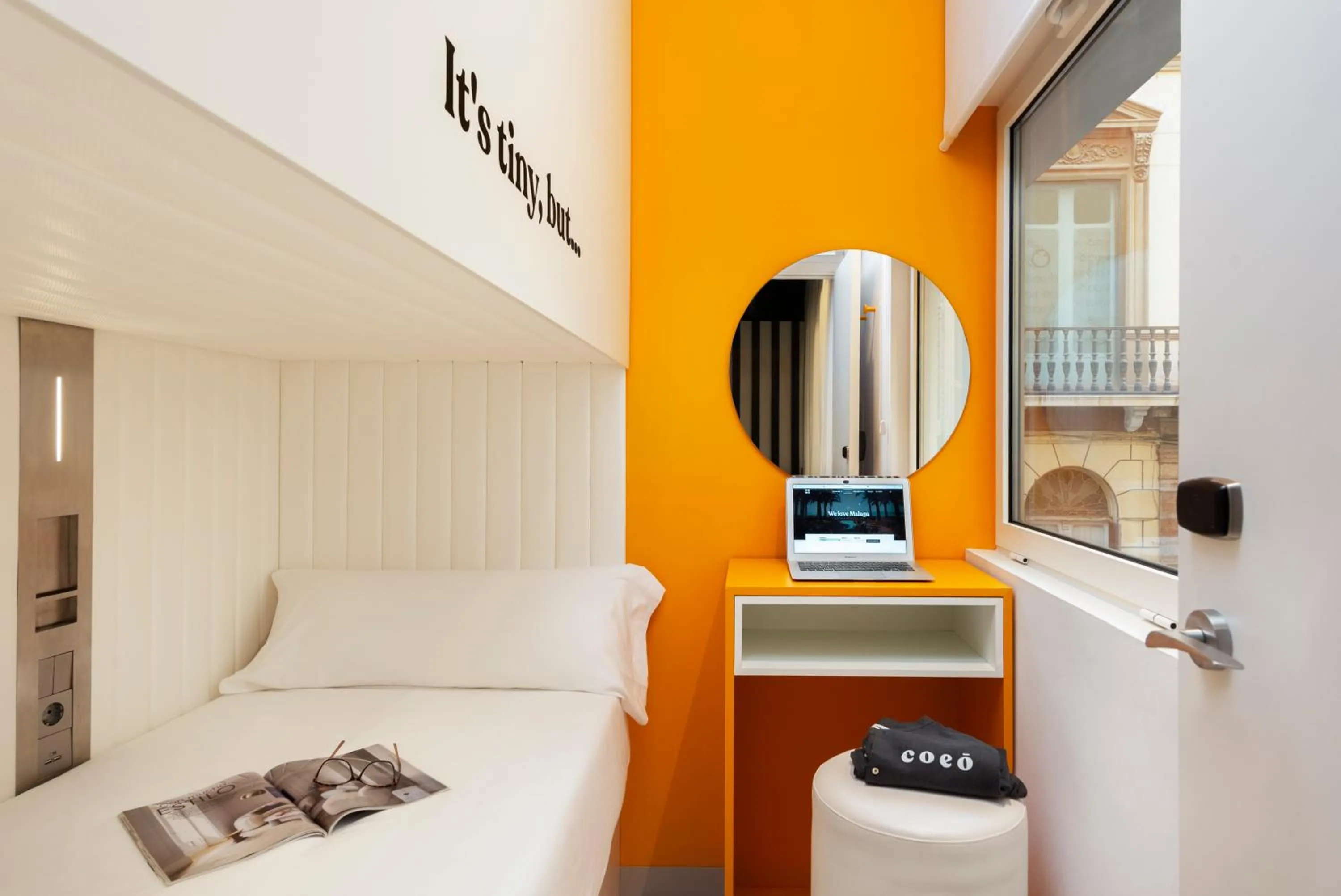 Photo of the whole room, Bed in Coeo Pod Hostel Beatas