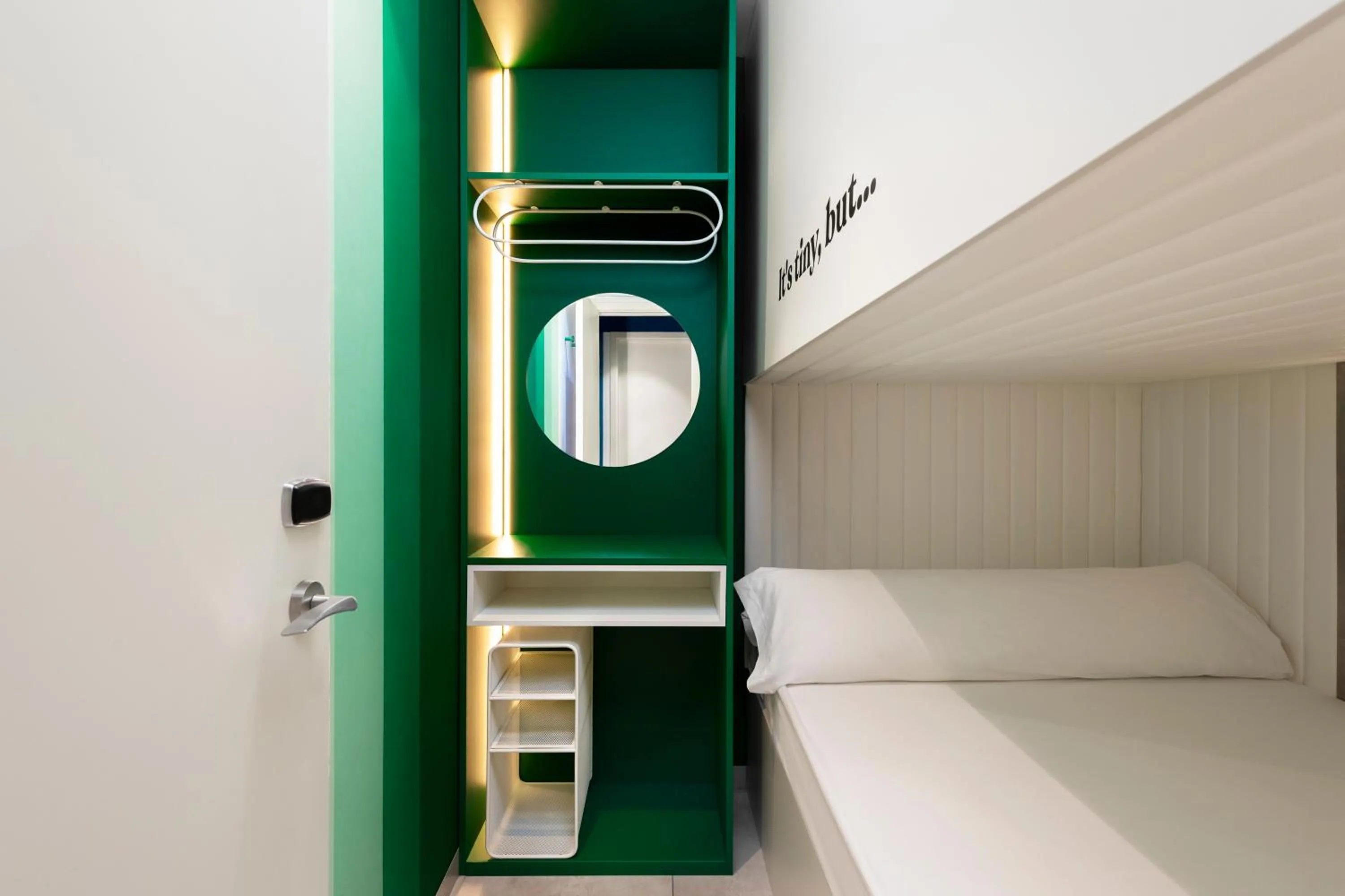 Photo of the whole room, Bed in Coeo Pod Hostel Beatas