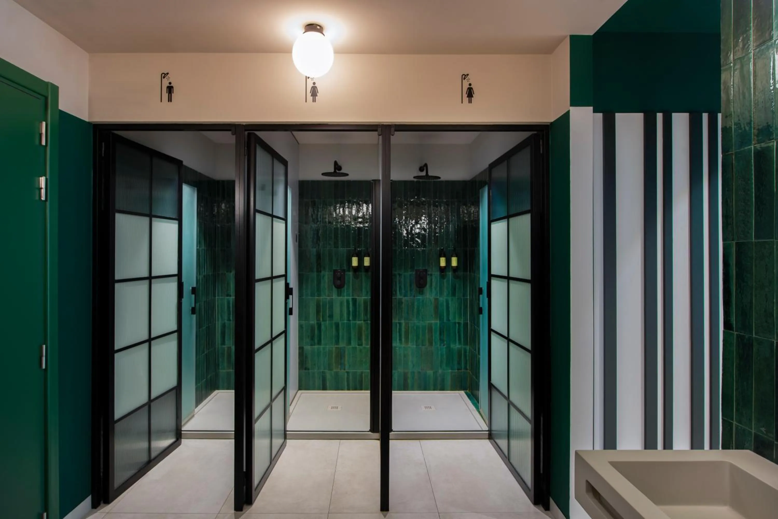 Shower in Coeo Pod Hostel Beatas