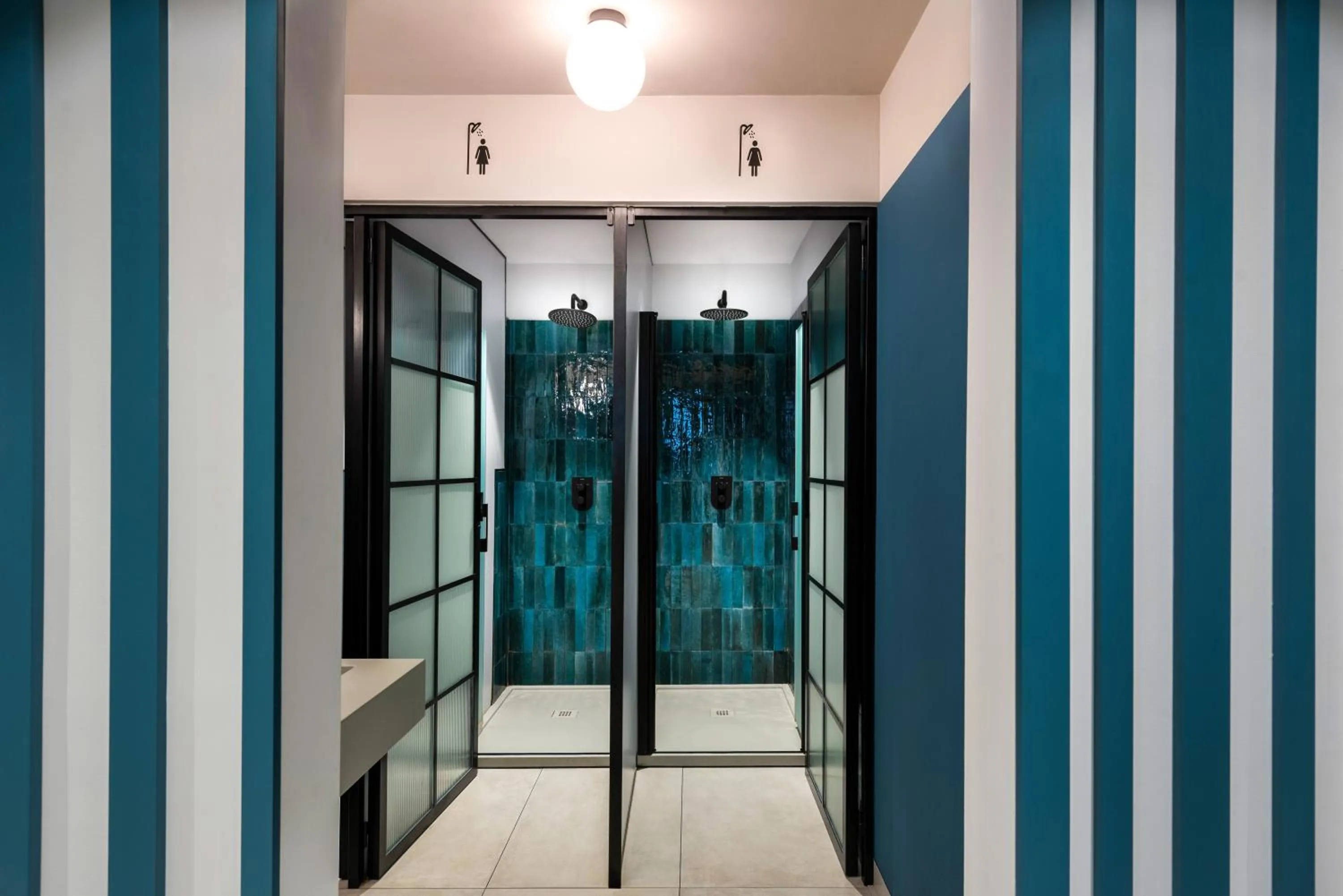 Bathroom in Coeo Pod Hostel Beatas