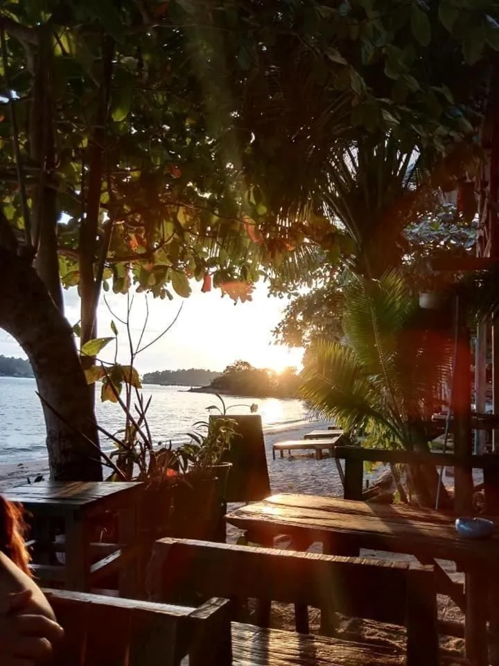 Restaurant/places to eat in Green Garden Bungalows