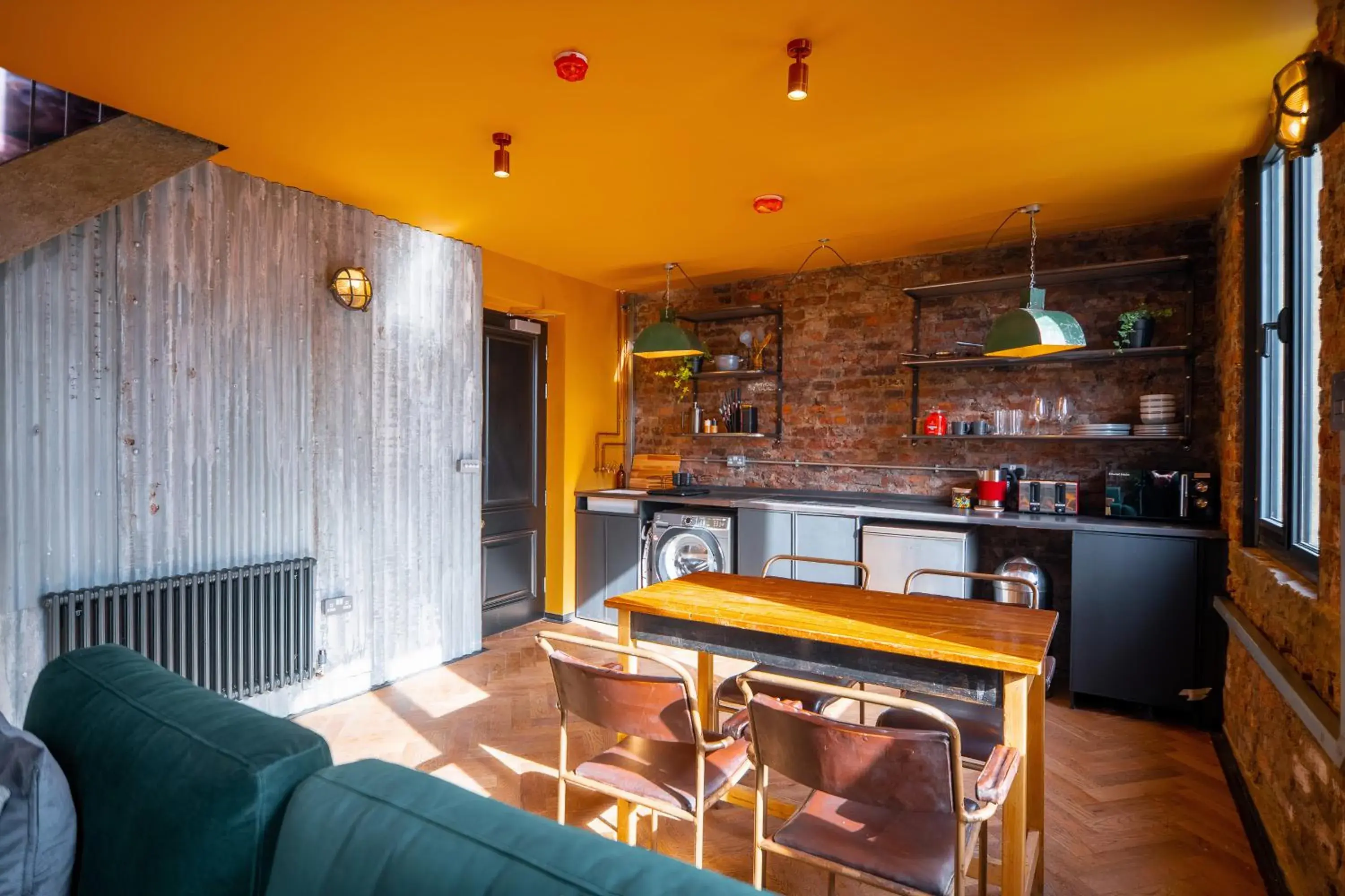 Two-Bedroom Apartment in Rooms by Green Room Two-Bedroom Apartment in Rooms by Green Room