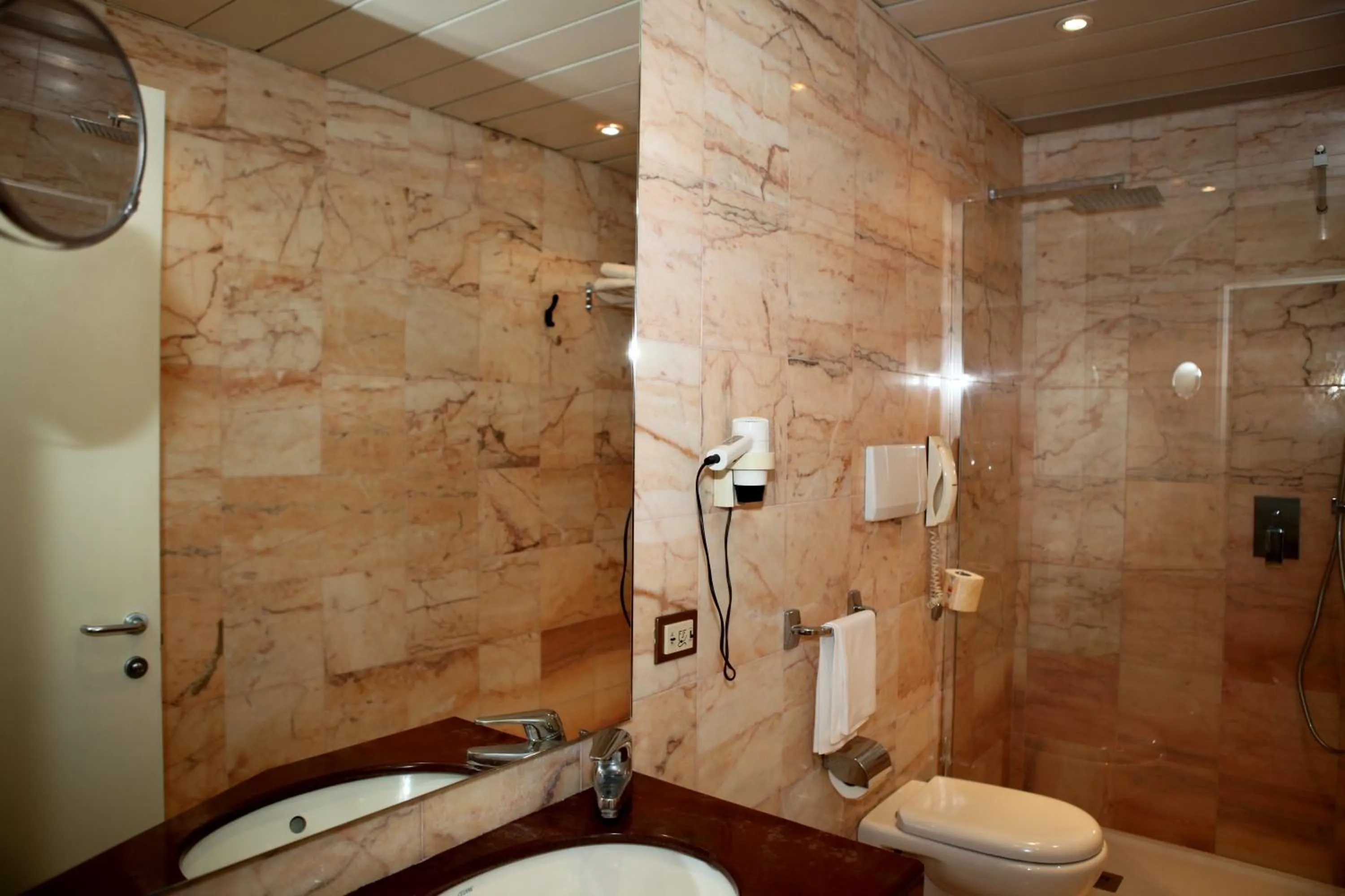 Bathroom in Mediterraneo Palace Hotel
