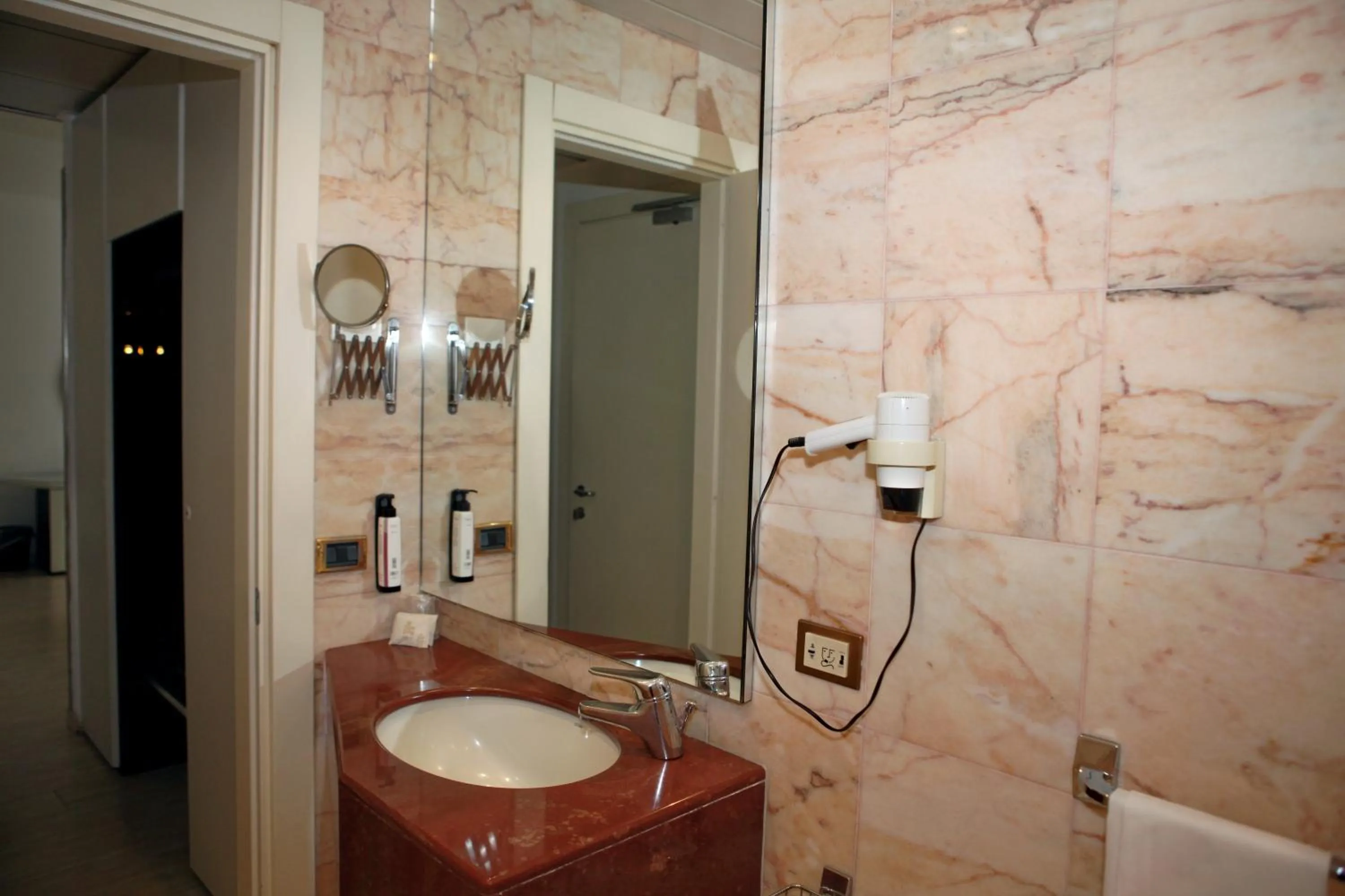 Bathroom in Mediterraneo Palace Hotel