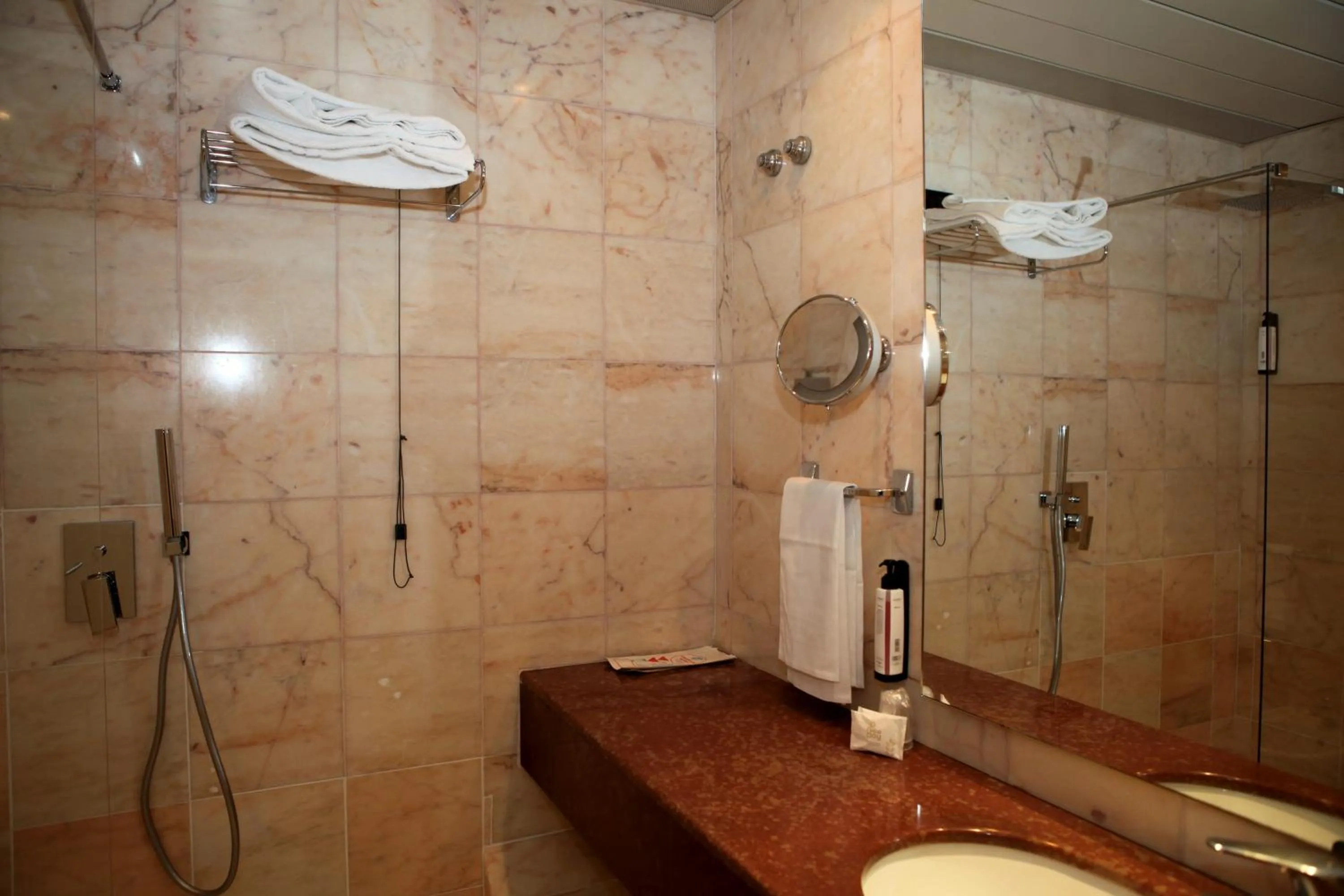 Bathroom in Mediterraneo Palace Hotel
