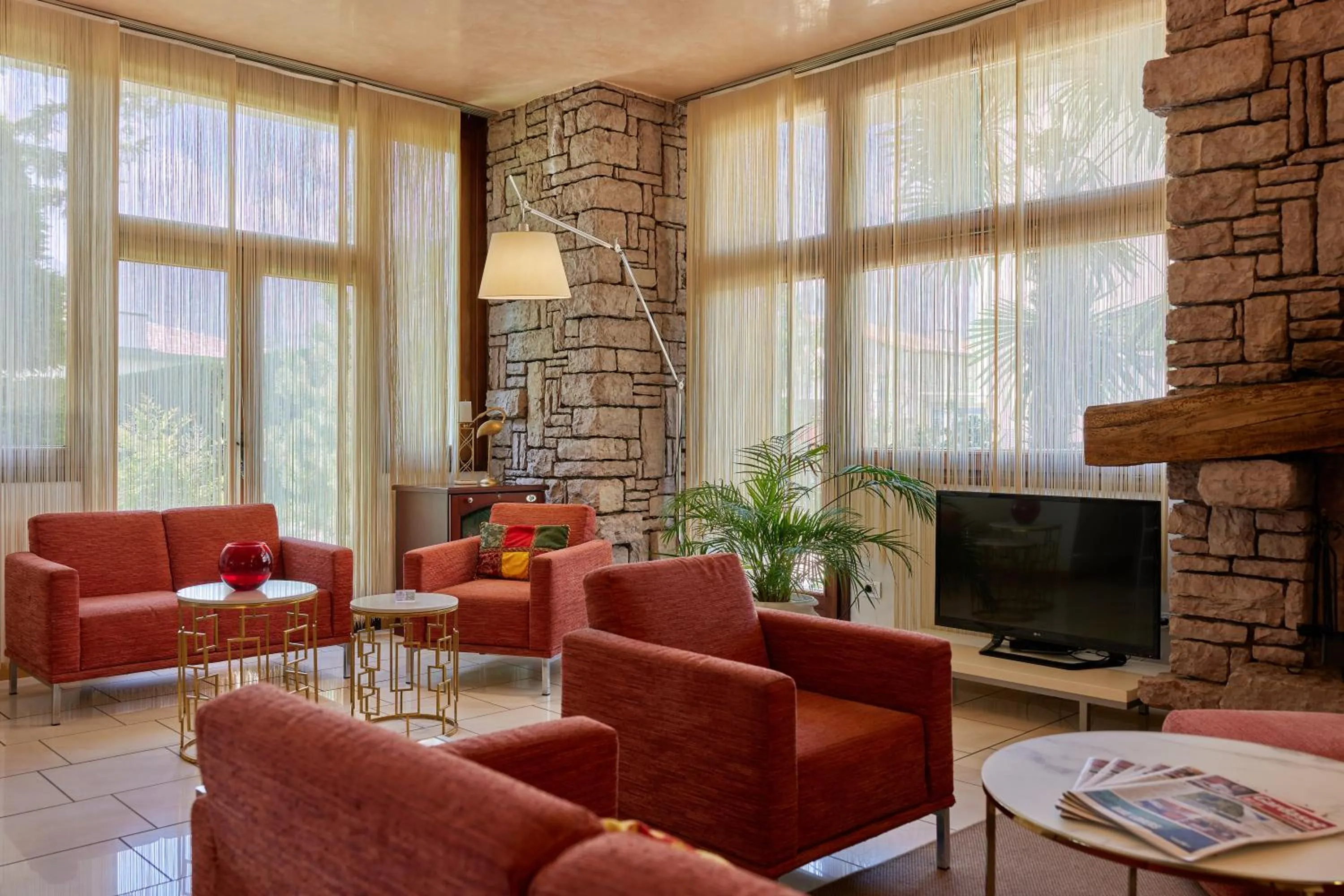 Communal lounge/ TV room in Eco Hotel Ariston