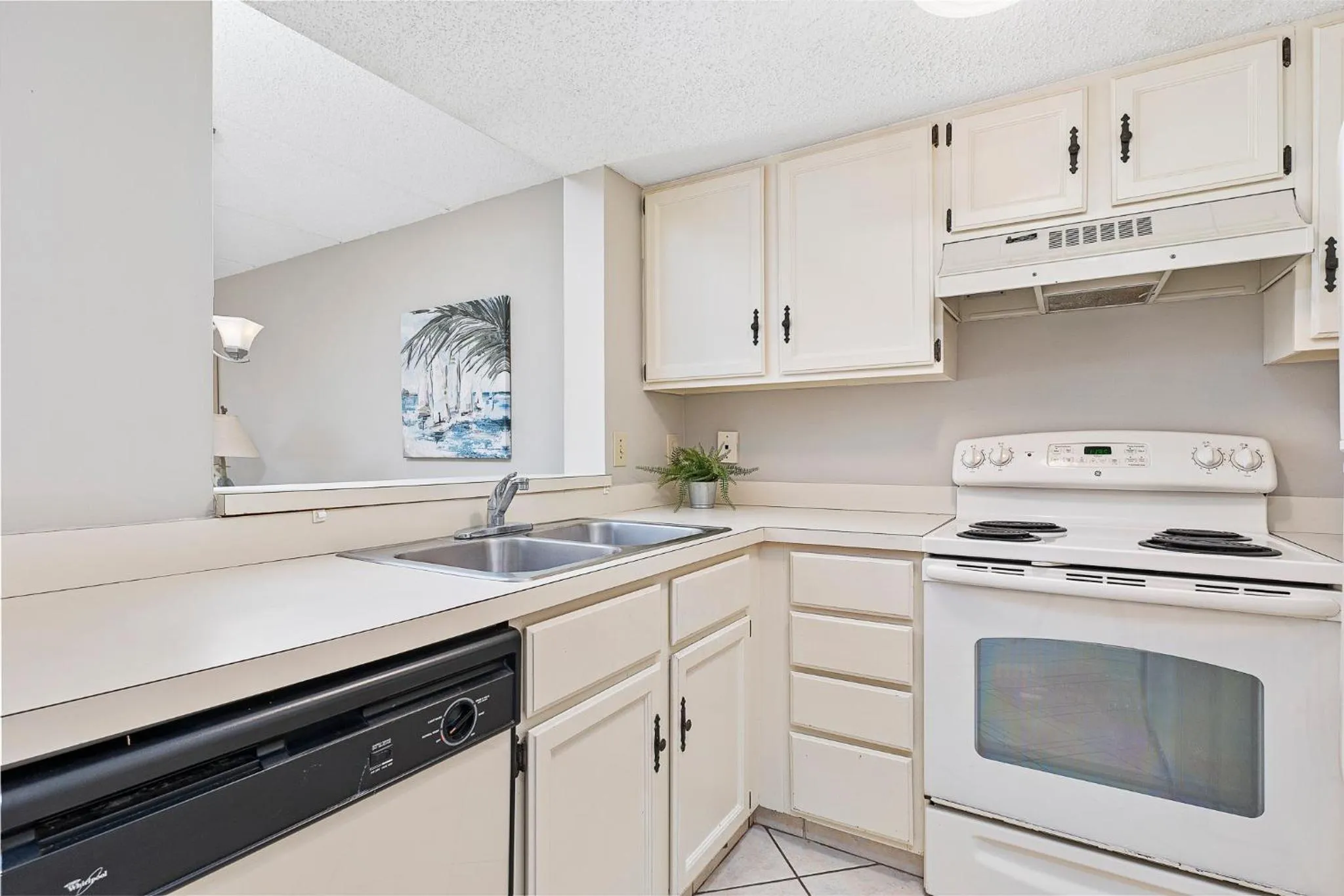 Kitchen or kitchenette in Ocean Racquet 5116