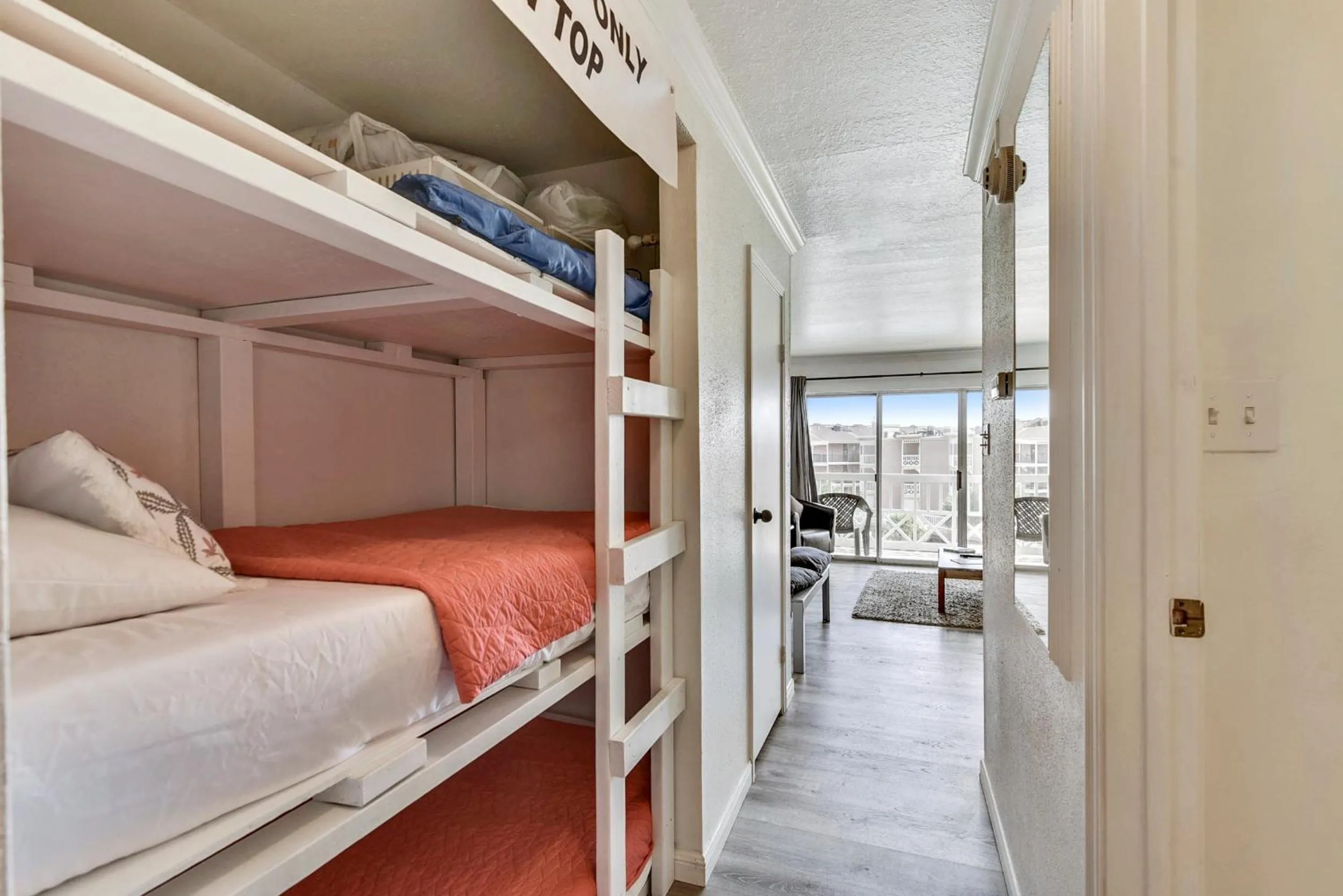 Bed in Victorian 3306-Beach View