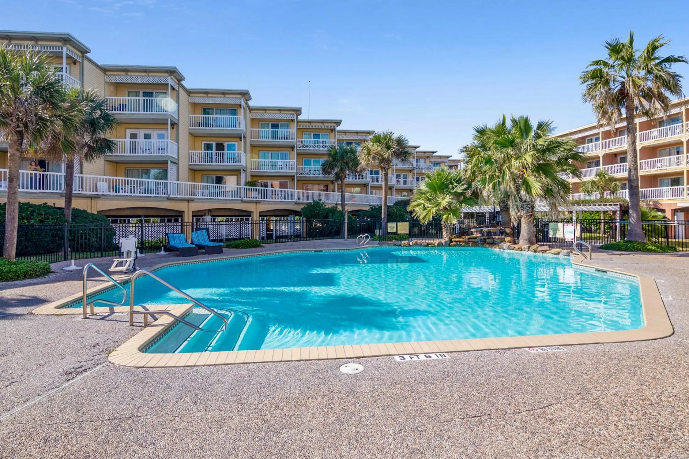 Swimming pool in Victorian 7105-Sand Dollar