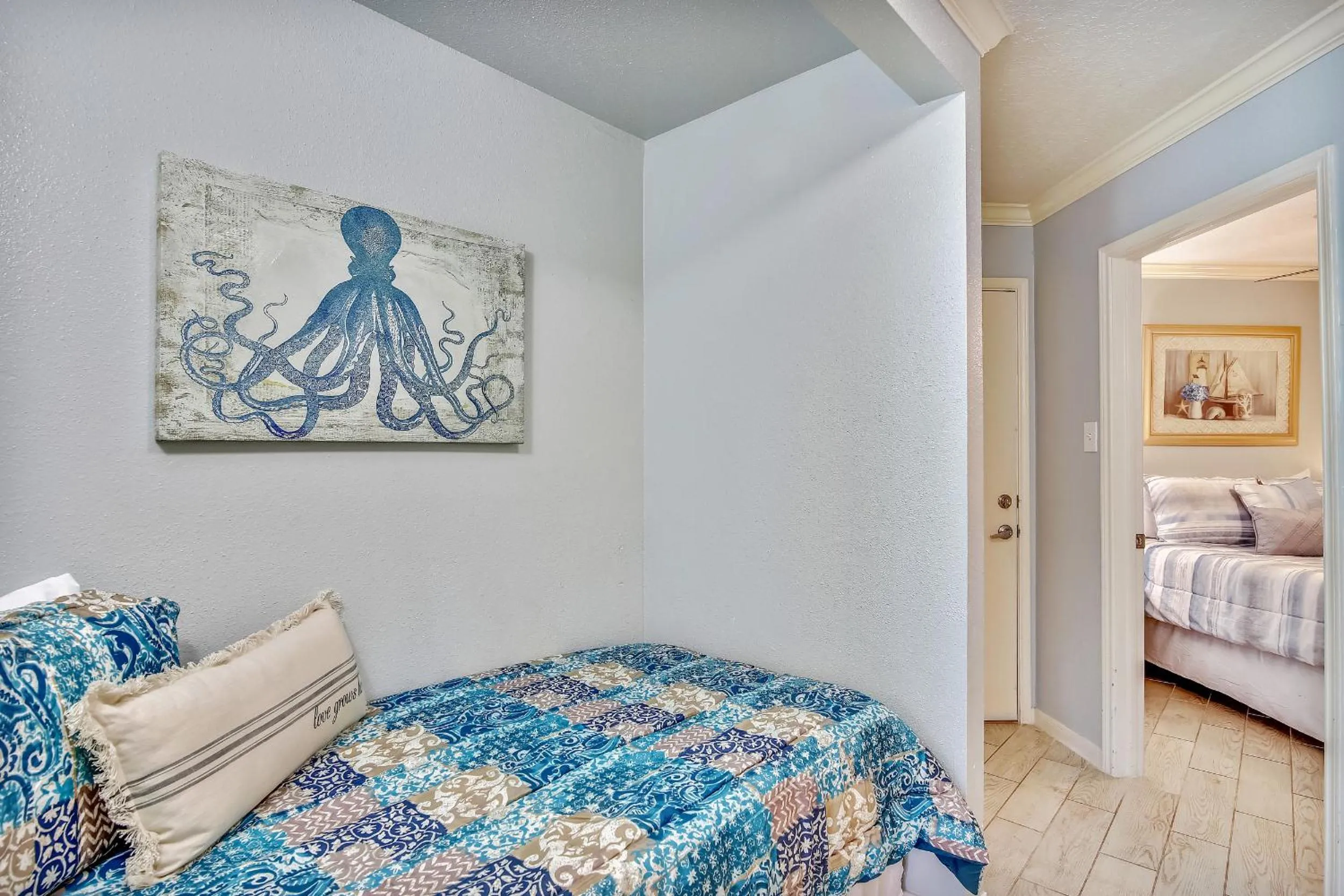 Bedroom, Bed in Victorian 9203-Ocean Oasis