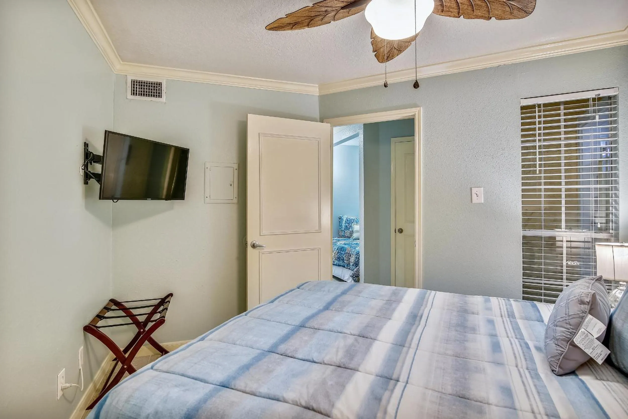 Bedroom, Bed in Victorian 9203-Ocean Oasis