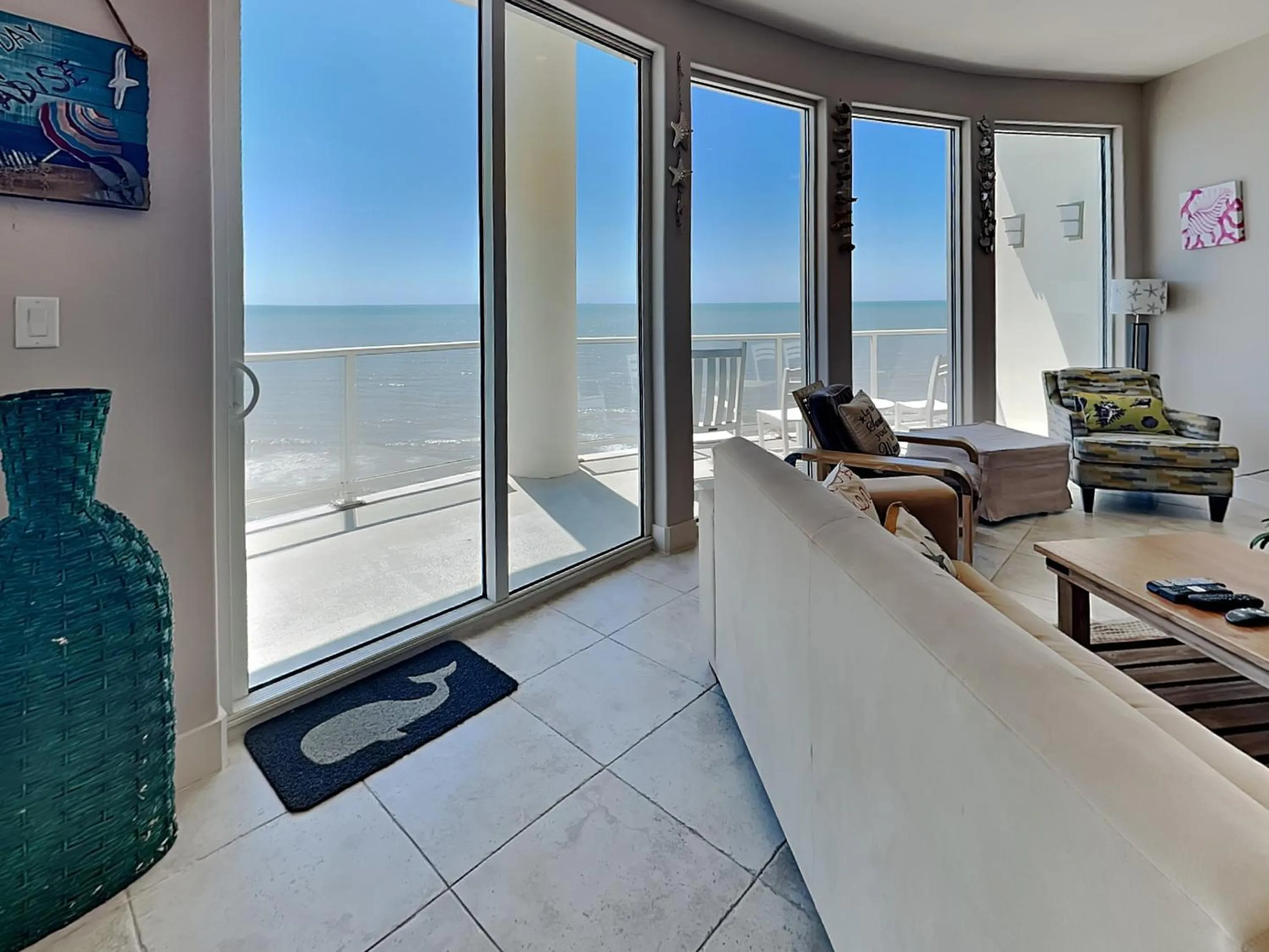 Property building in Diamond Beach 701-Queen of Diamonds