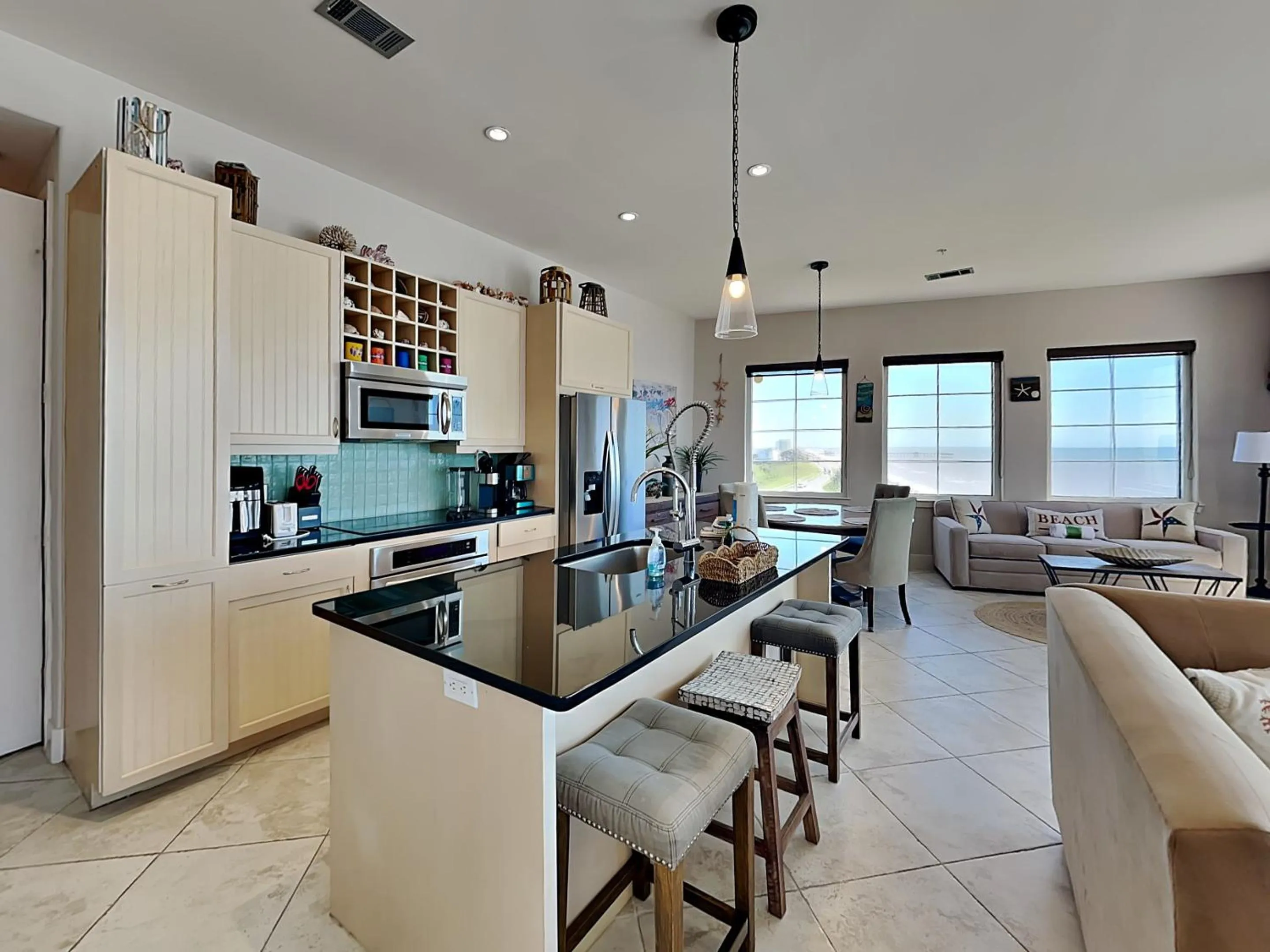 Property building in Diamond Beach 701-Queen of Diamonds