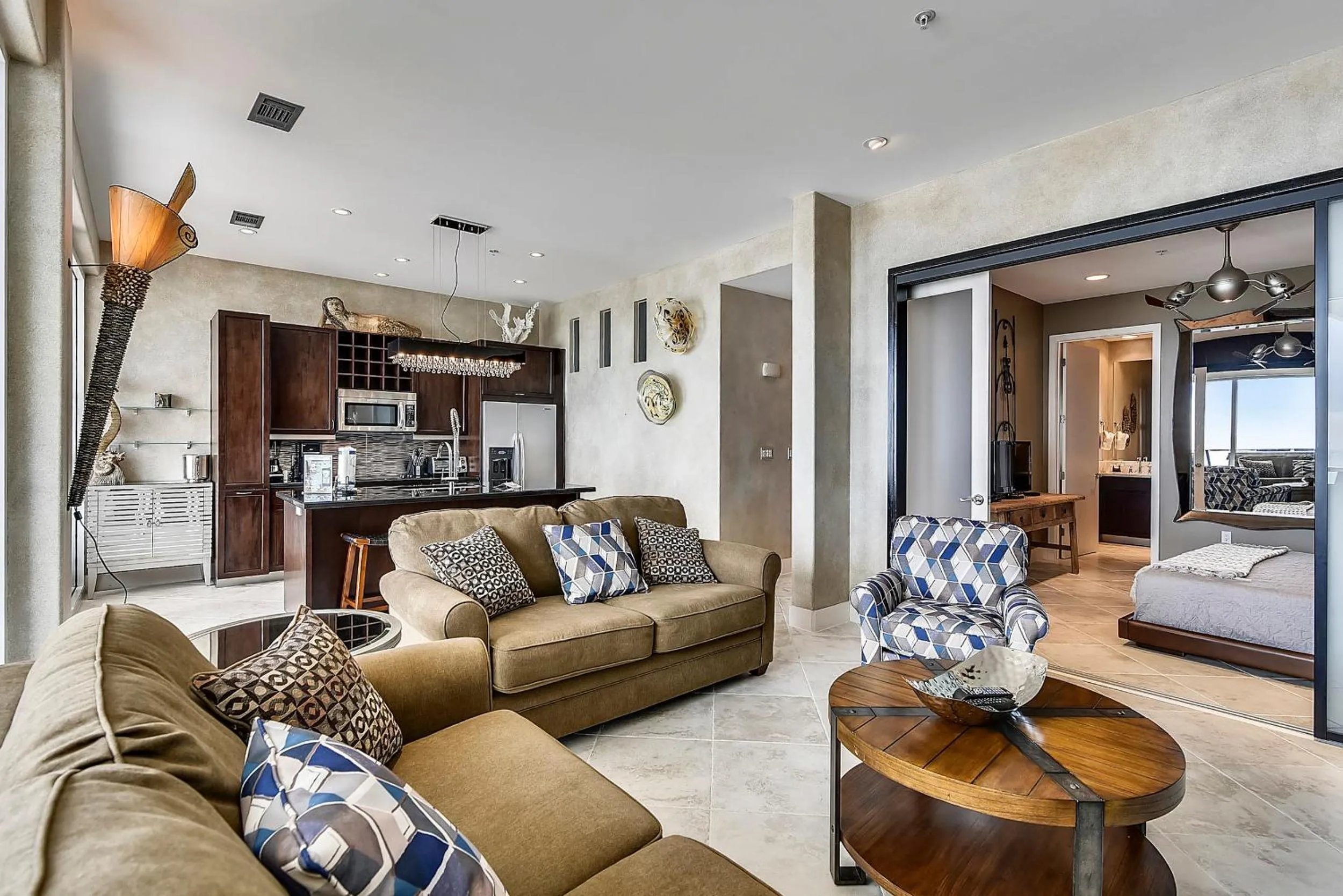 Living room in Diamond Beach 708-Kohinoor