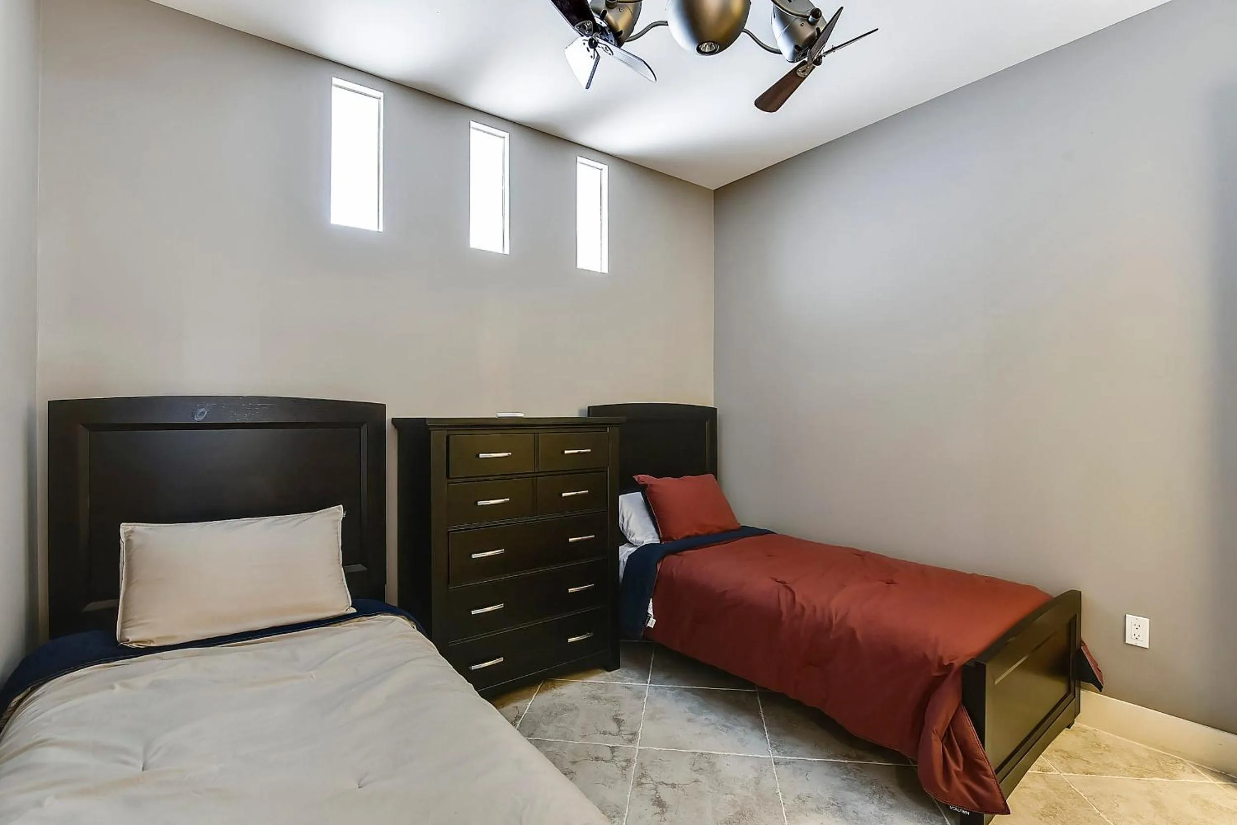 Bedroom, Bed in Diamond Beach 708-Kohinoor