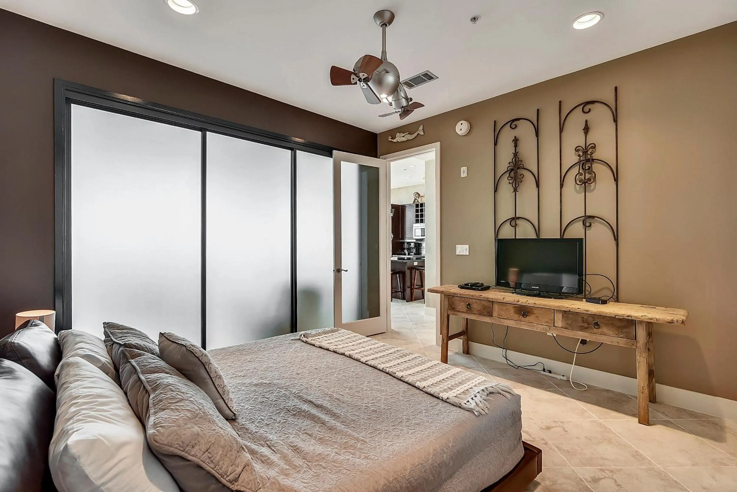 Property building in Diamond Beach 708-Kohinoor