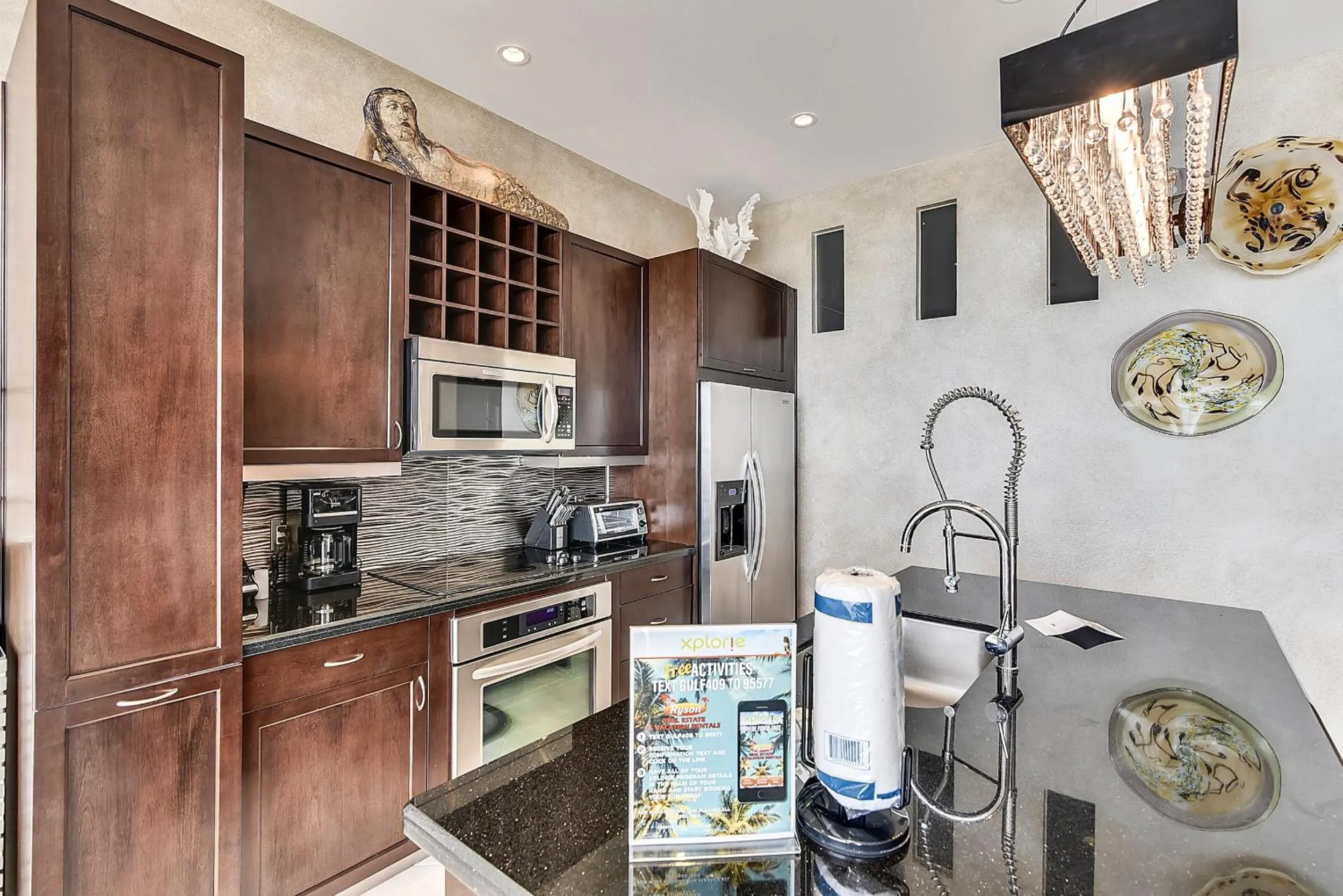 Kitchen or kitchenette in Diamond Beach 708-Kohinoor