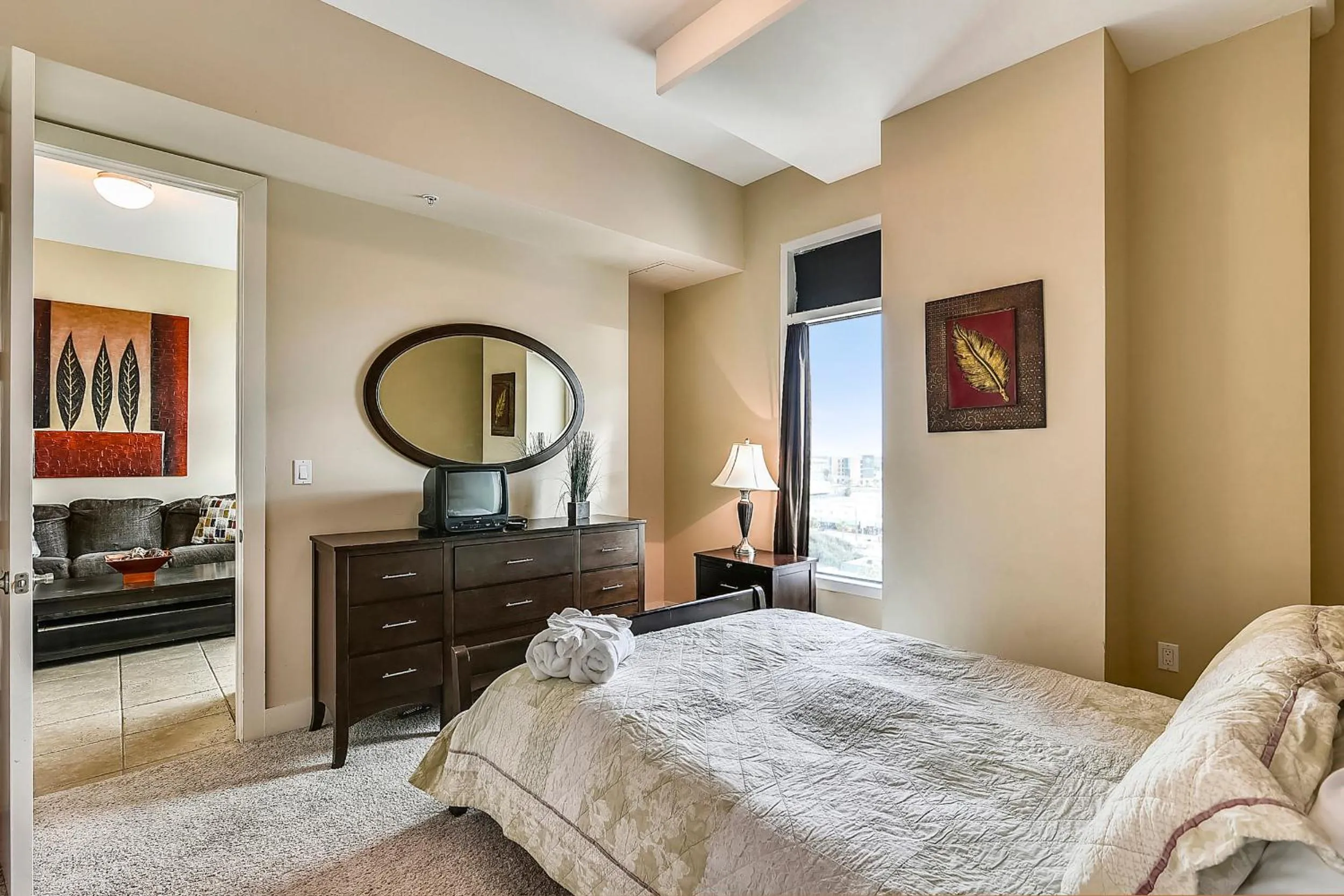 Bedroom, Bed in Emerald 707