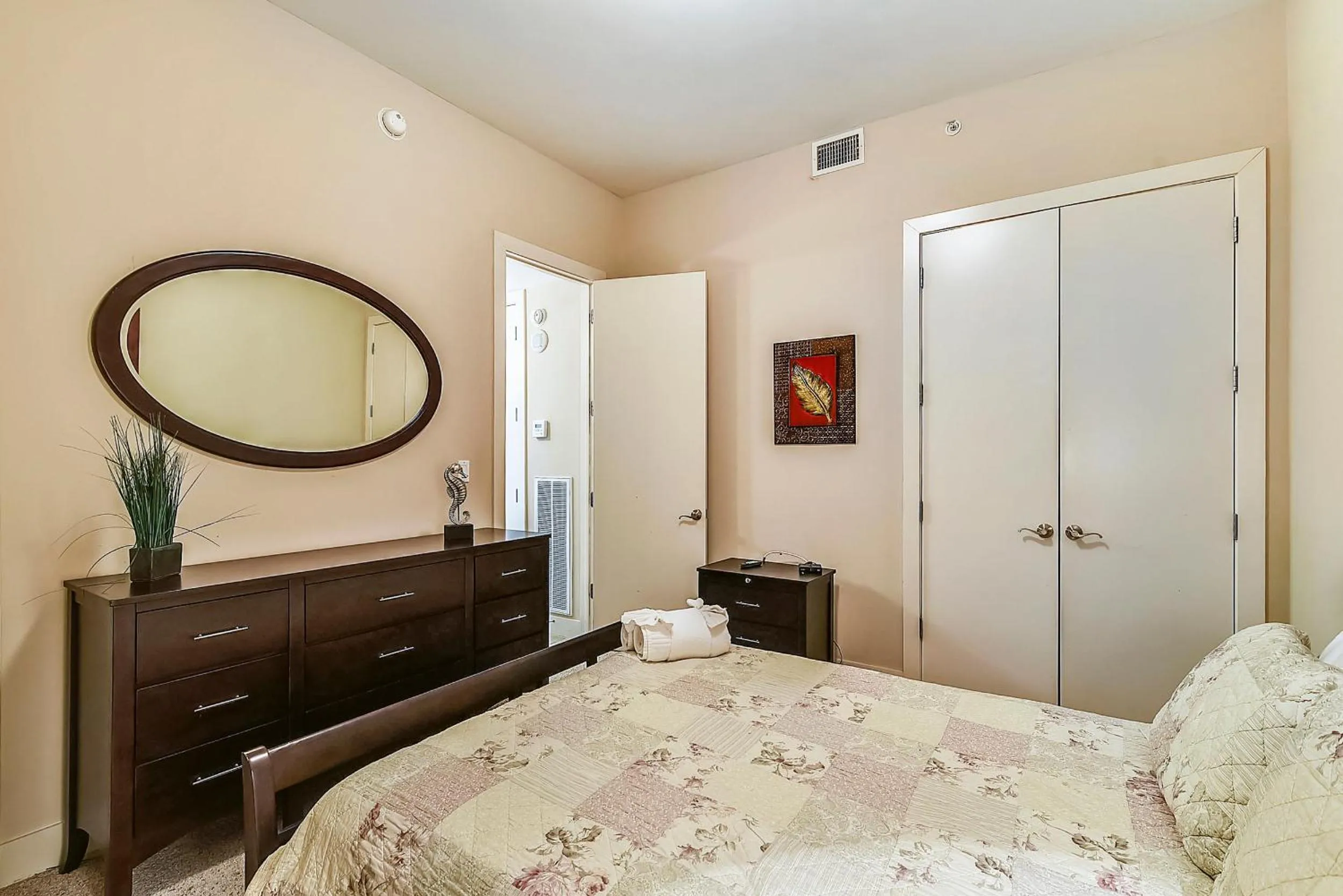 Property building, Bed in Emerald 707