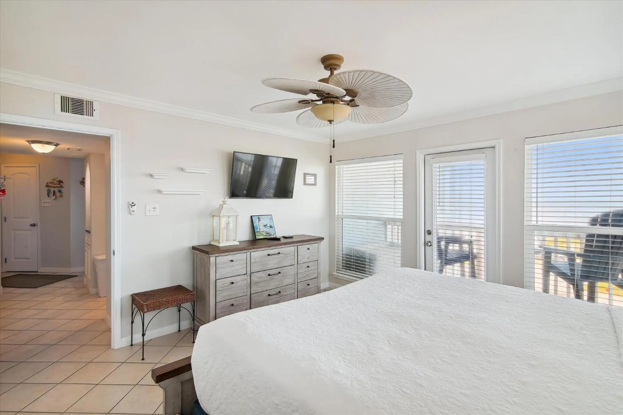 Property building, Bed in Seascape 1301-Beachcomber