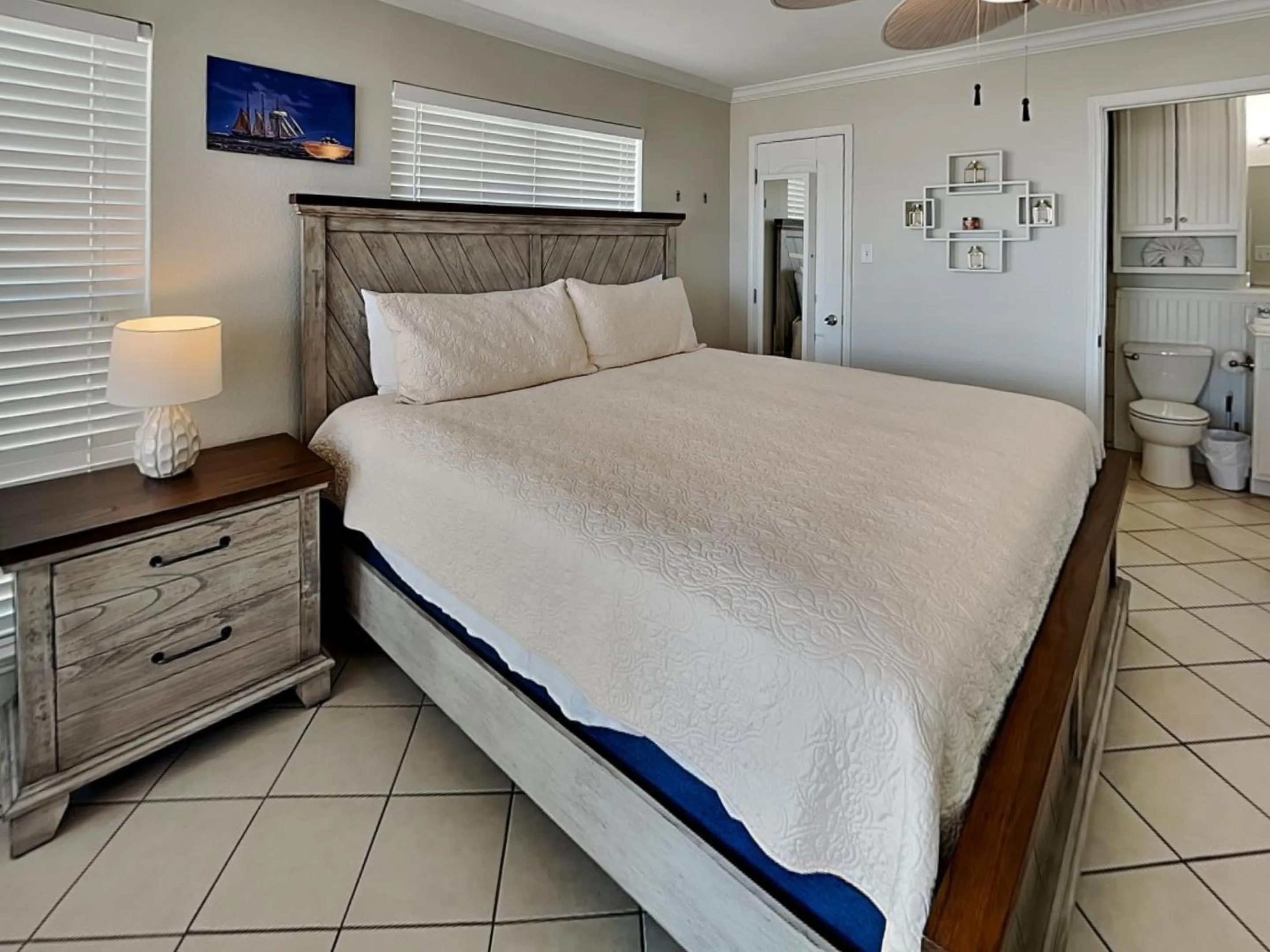 Bed in Seascape 1301-Beachcomber