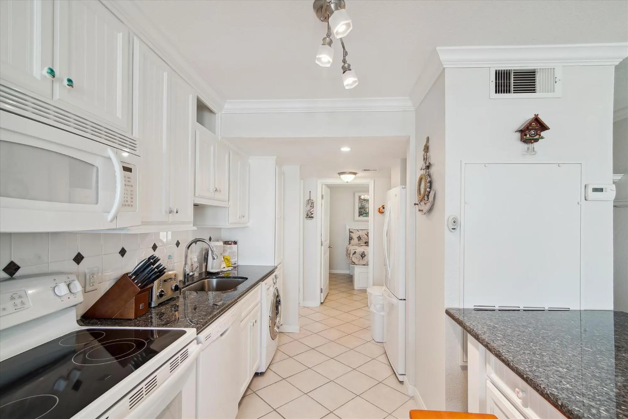 Kitchen or kitchenette in Seascape 1301-Beachcomber