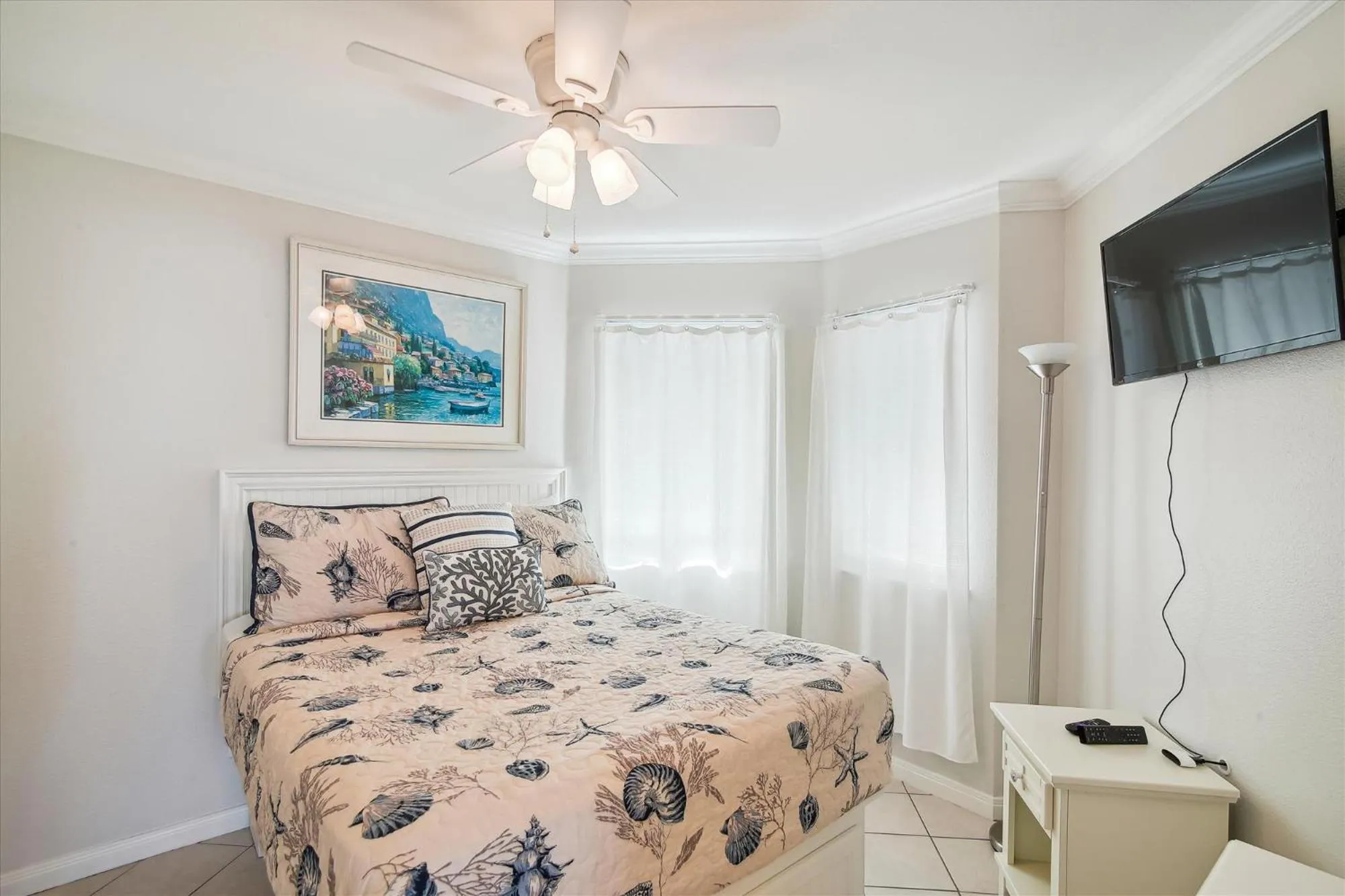 Bedroom, Bed in Seascape 1301-Beachcomber