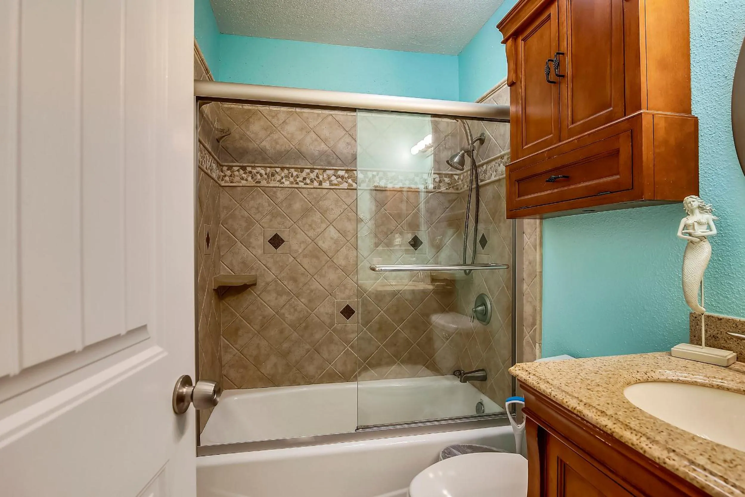 Bathroom in Seascape 1307-A Sunny Seahorse