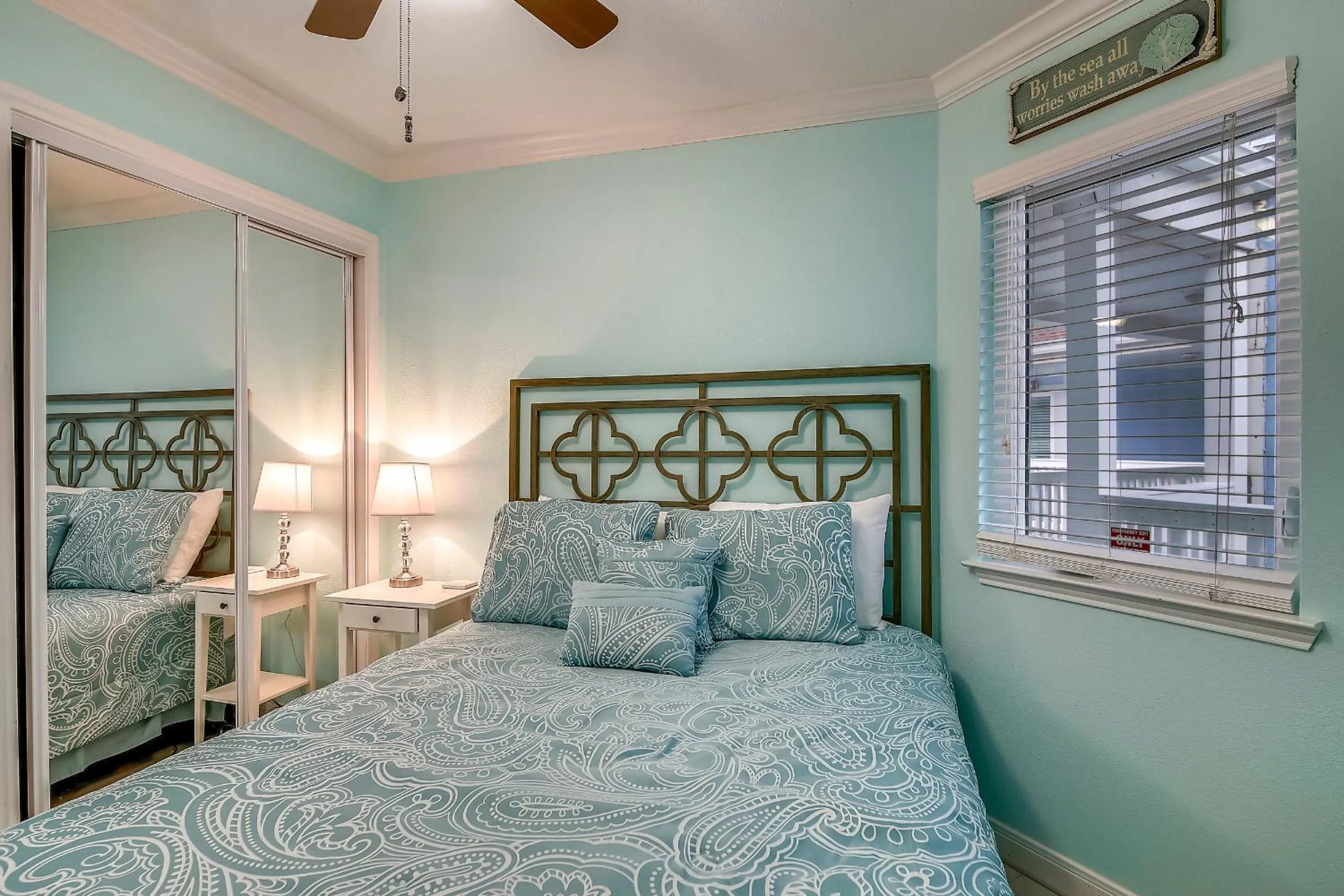 Bedroom, Bed in Seascape 1307-A Sunny Seahorse