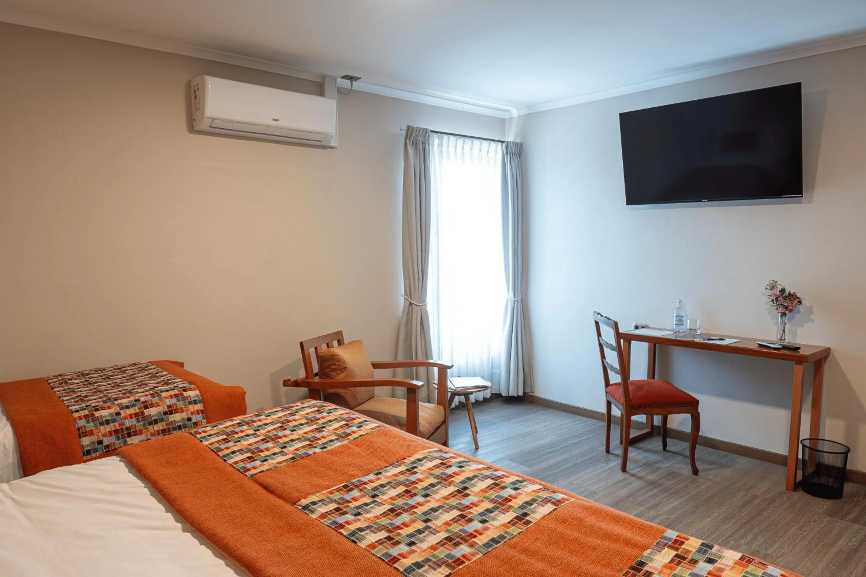 Photo of the whole room, Bed in Hotel Madero Talca