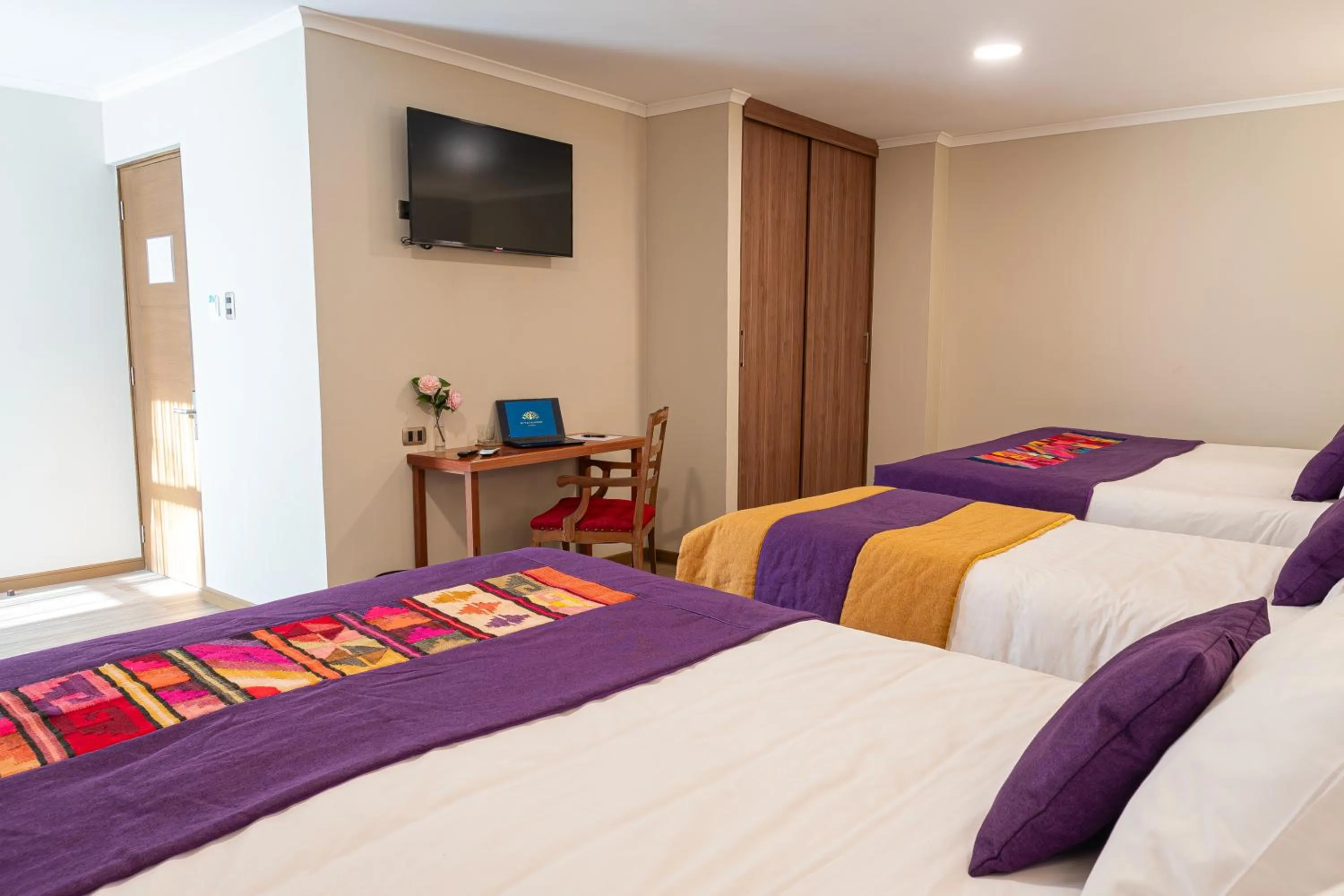 TV and multimedia, Bed in Hotel Madero Talca