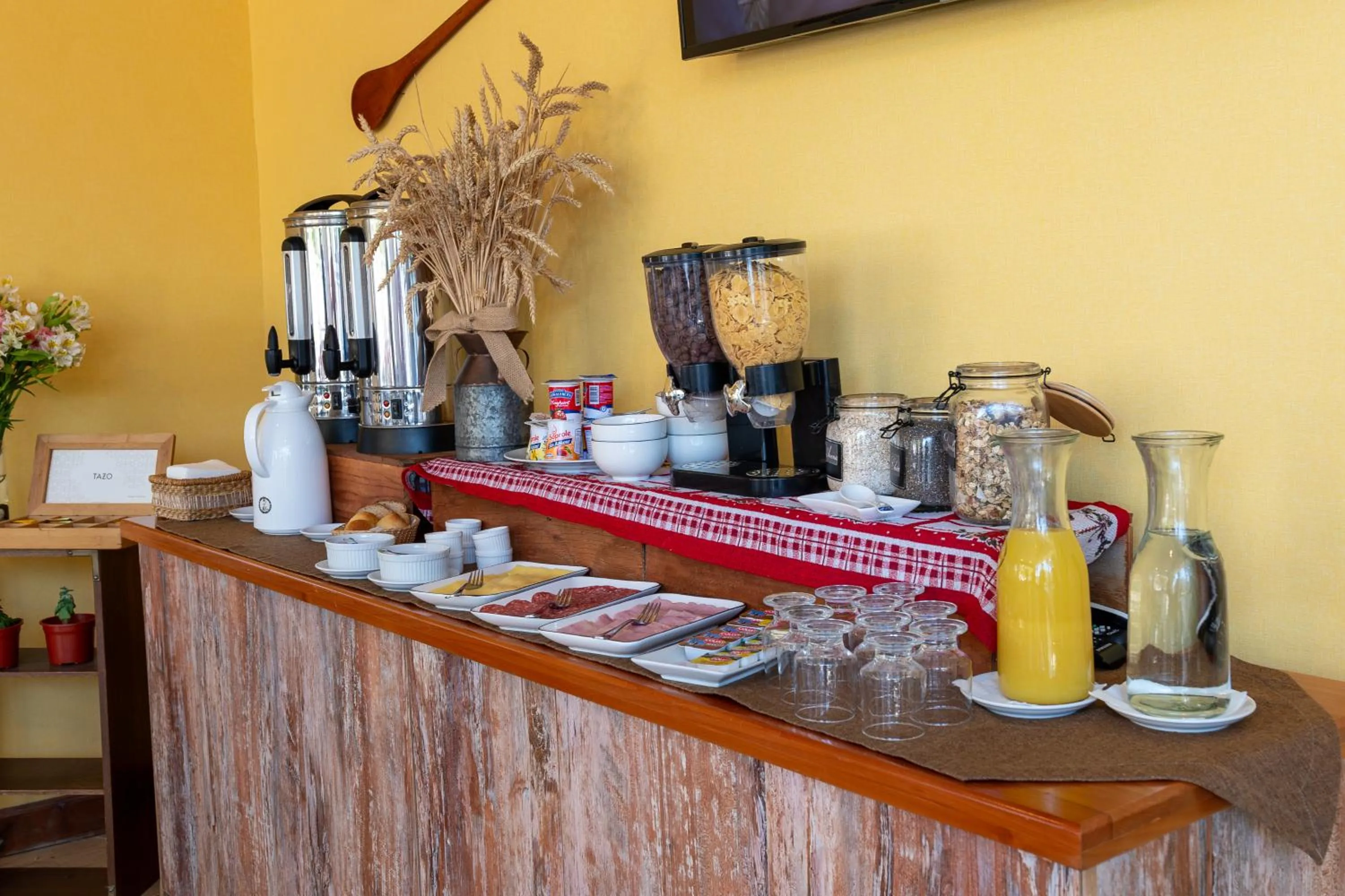 Buffet breakfast in Hotel Madero Talca