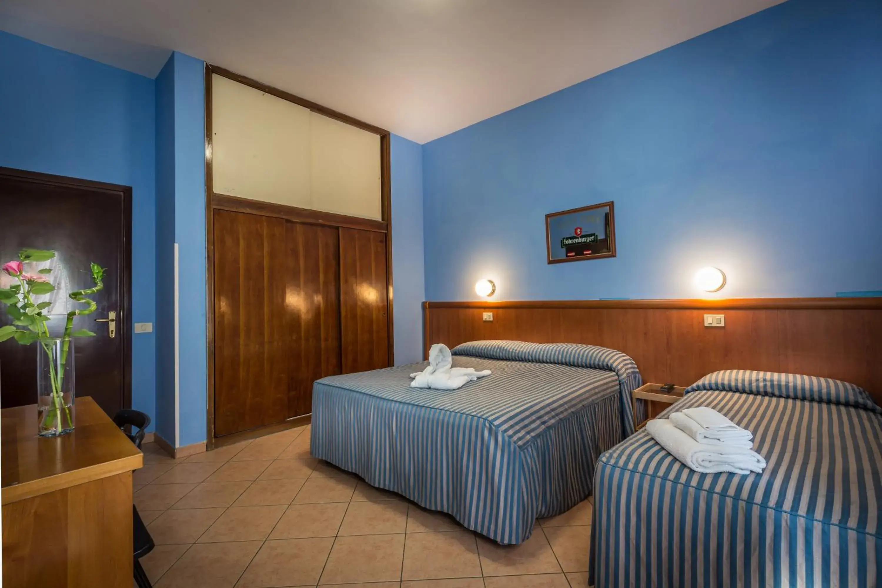 Photo of the whole room, Bed in Hotel Real Photo of the whole room, Bed in Hotel Real