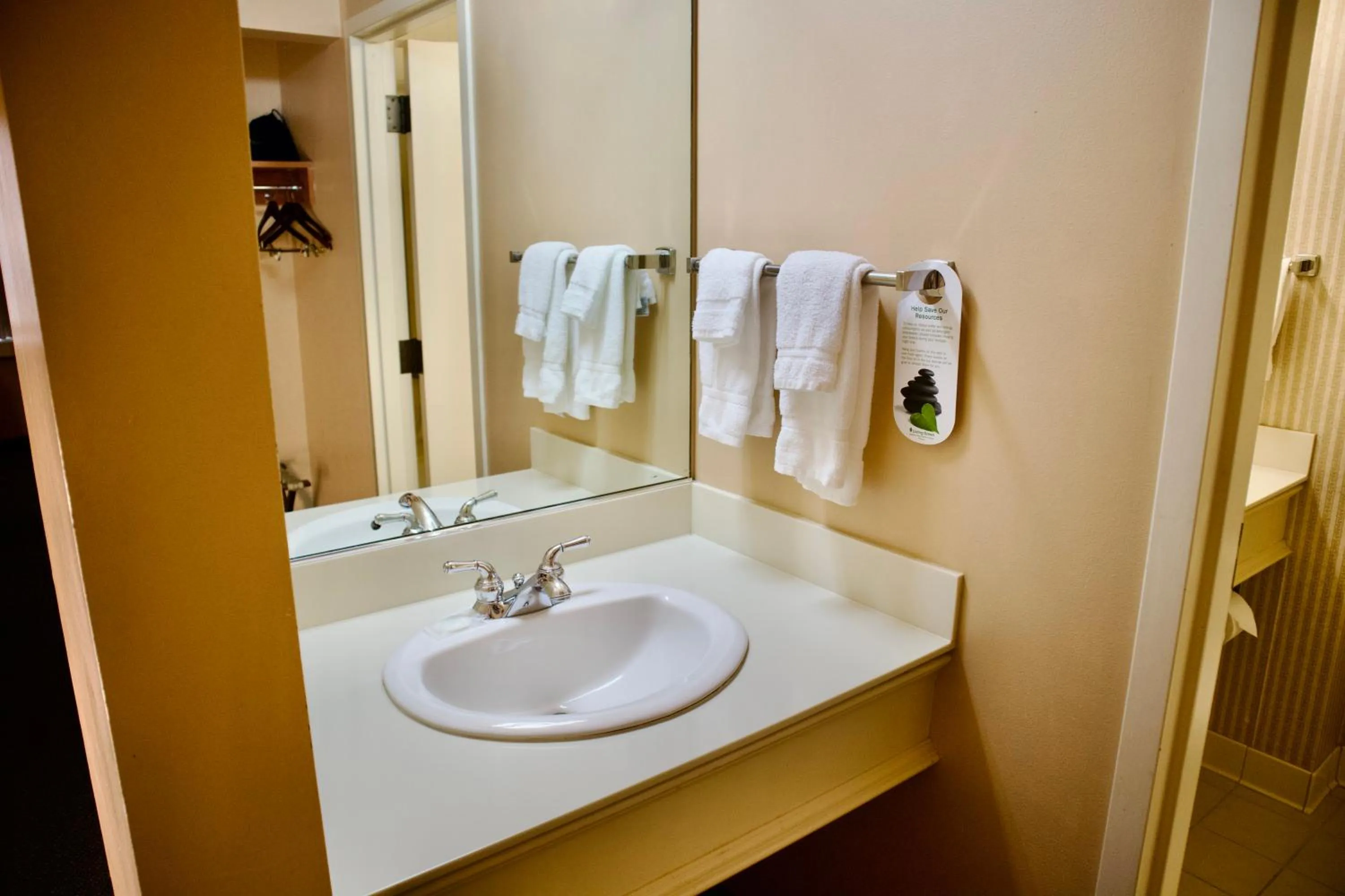 Bathroom in Hotel Mead Resorts & Conventions Center