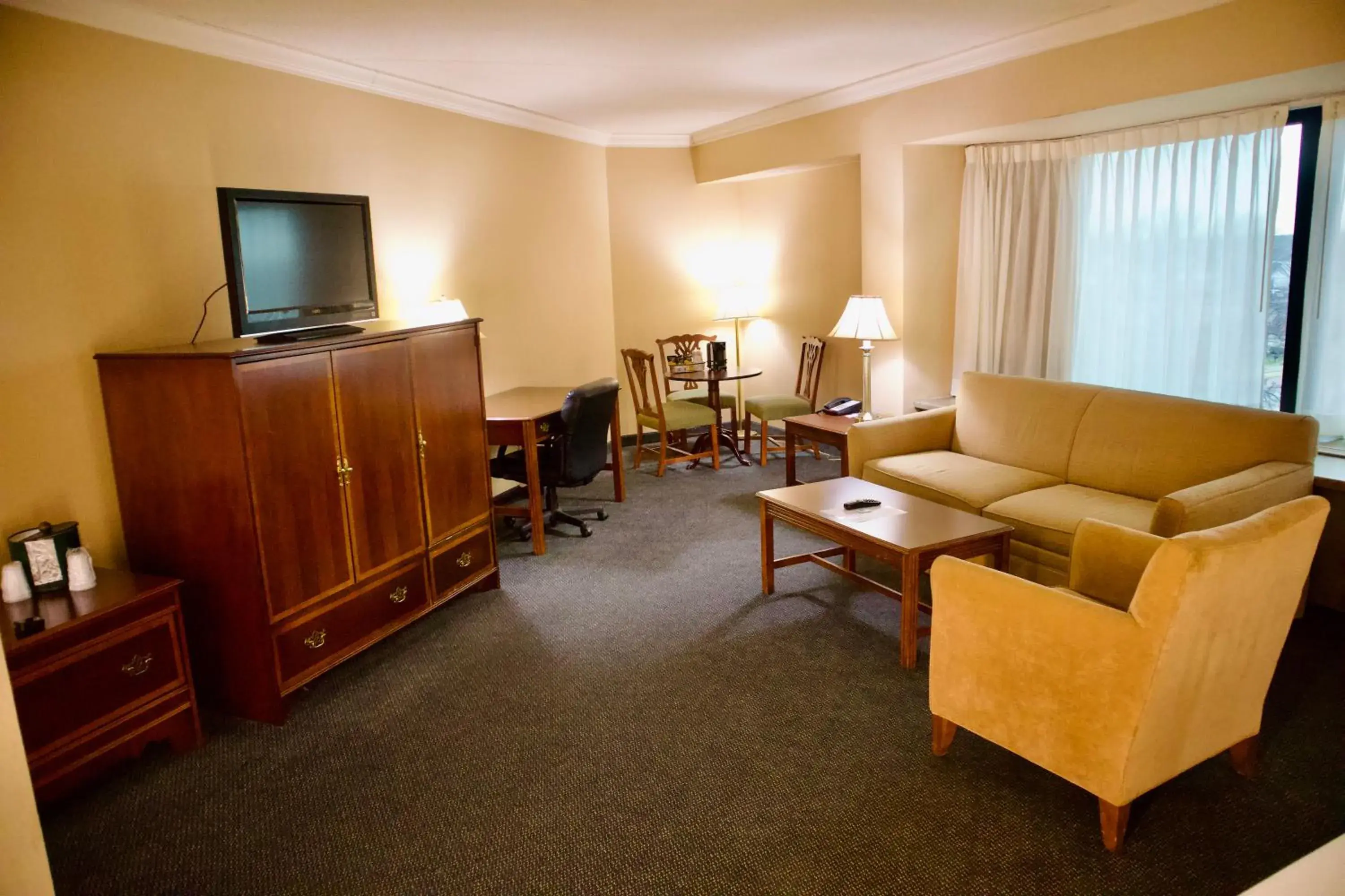 Living room in Hotel Mead Resorts & Conventions Center Living room in Hotel Mead Resorts & Conventions Center