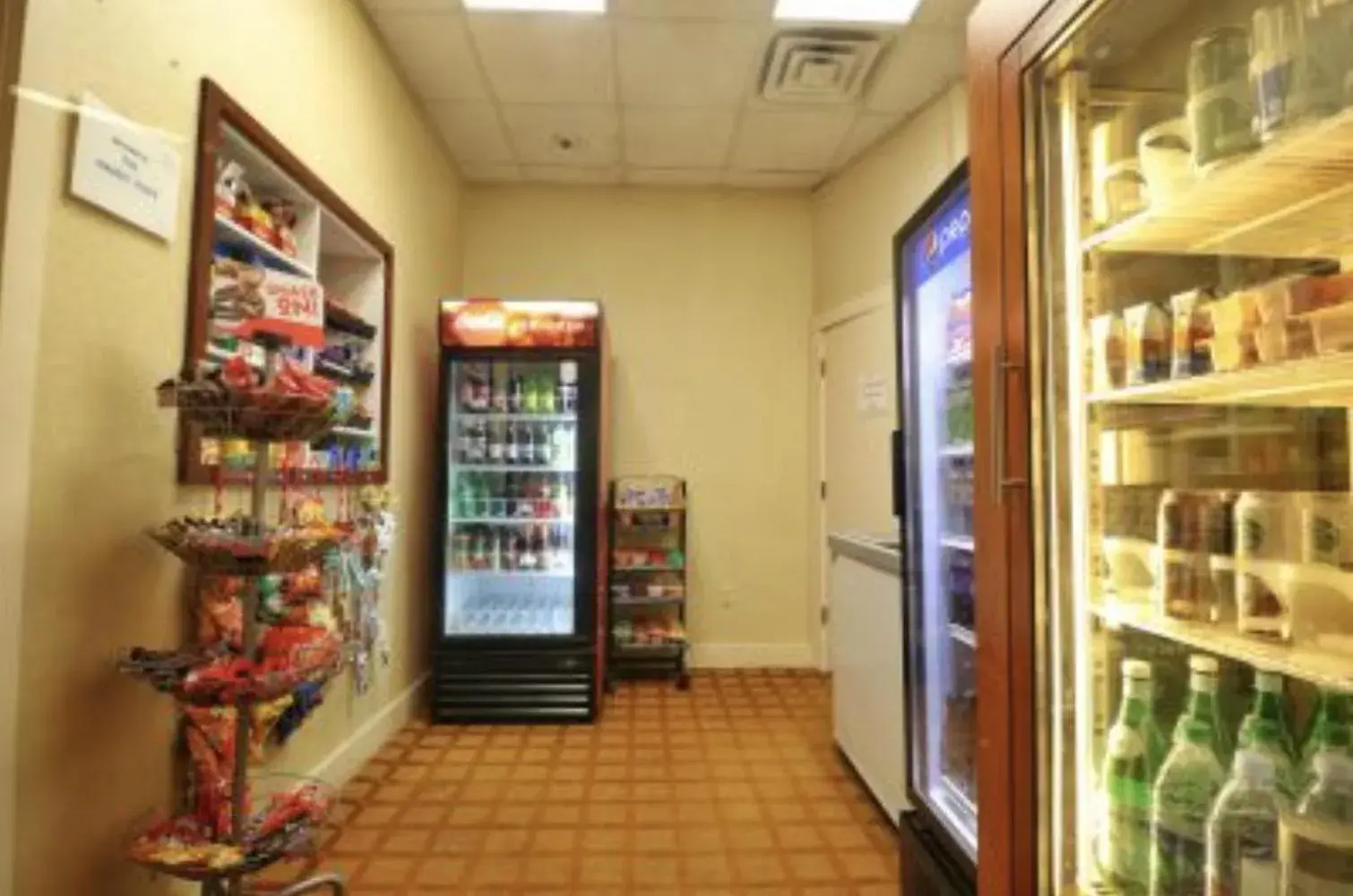 Supermarket/grocery shop in Hotel Mead Resorts & Conventions Center Supermarket/grocery shop in Hotel Mead Resorts & Conventions Center