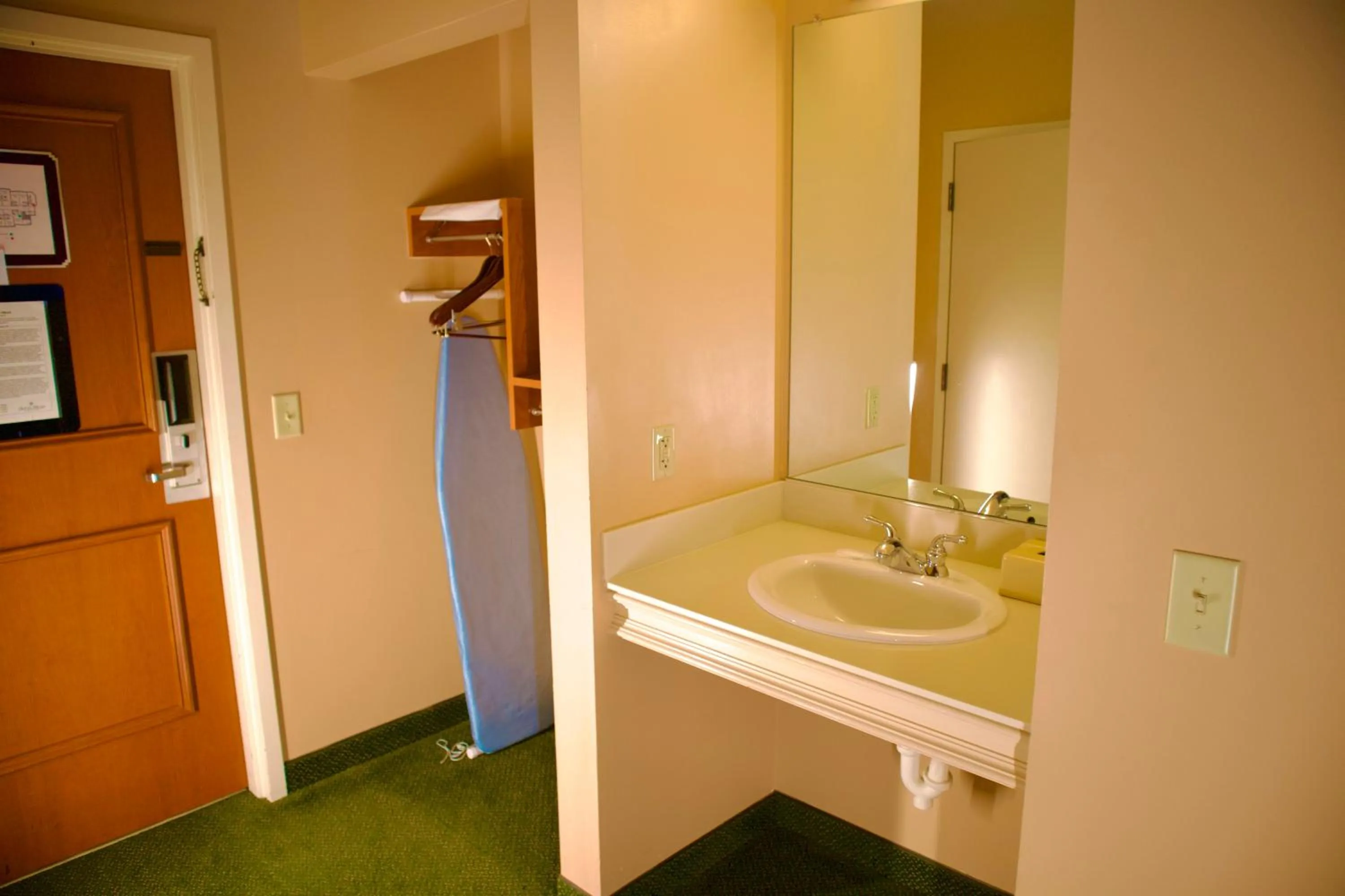 Bathroom in Hotel Mead Resorts & Conventions Center