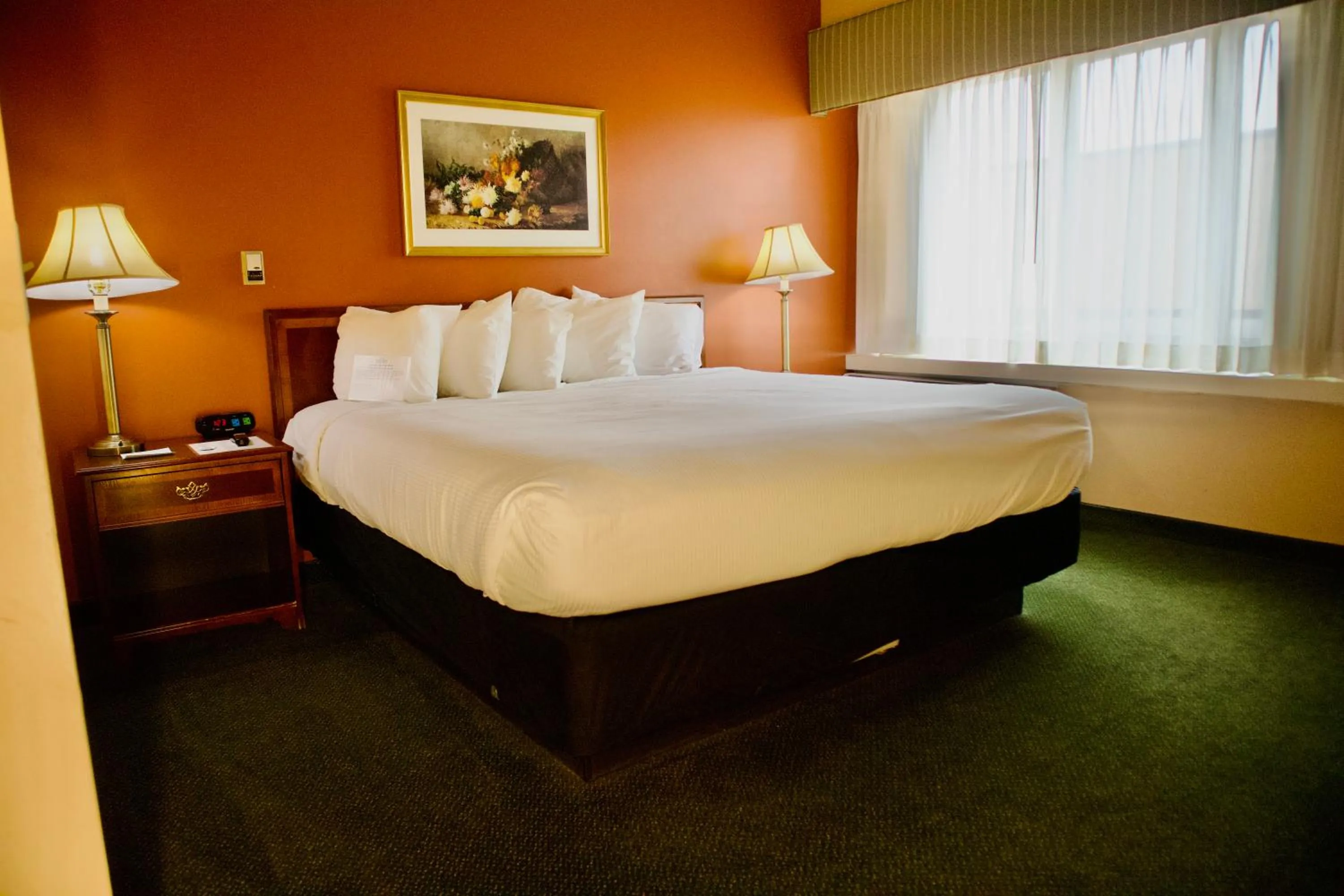 Bedroom, Bed in Hotel Mead Resorts & Conventions Center