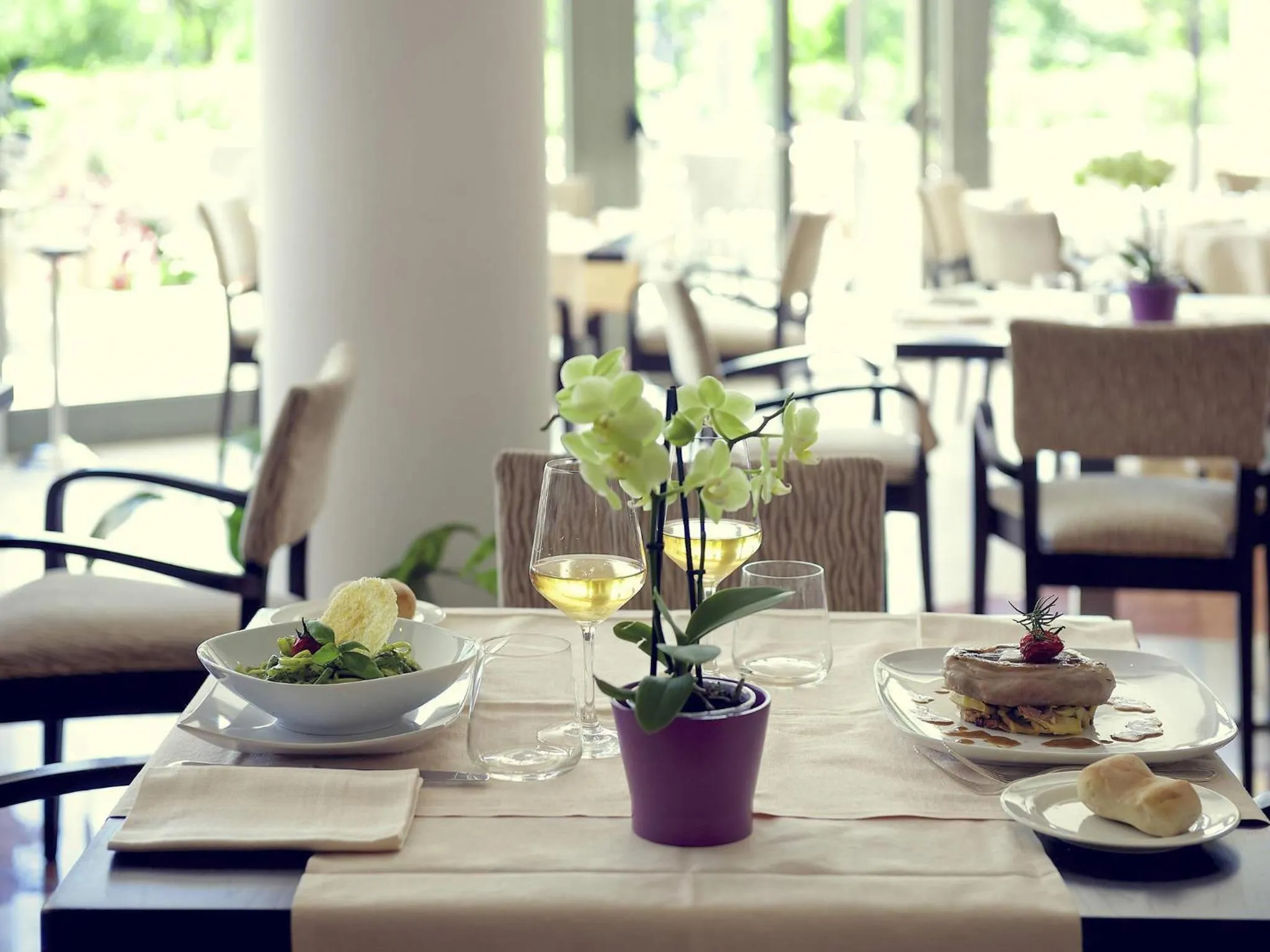 Restaurant/places to eat in Mercure Genova San Biagio