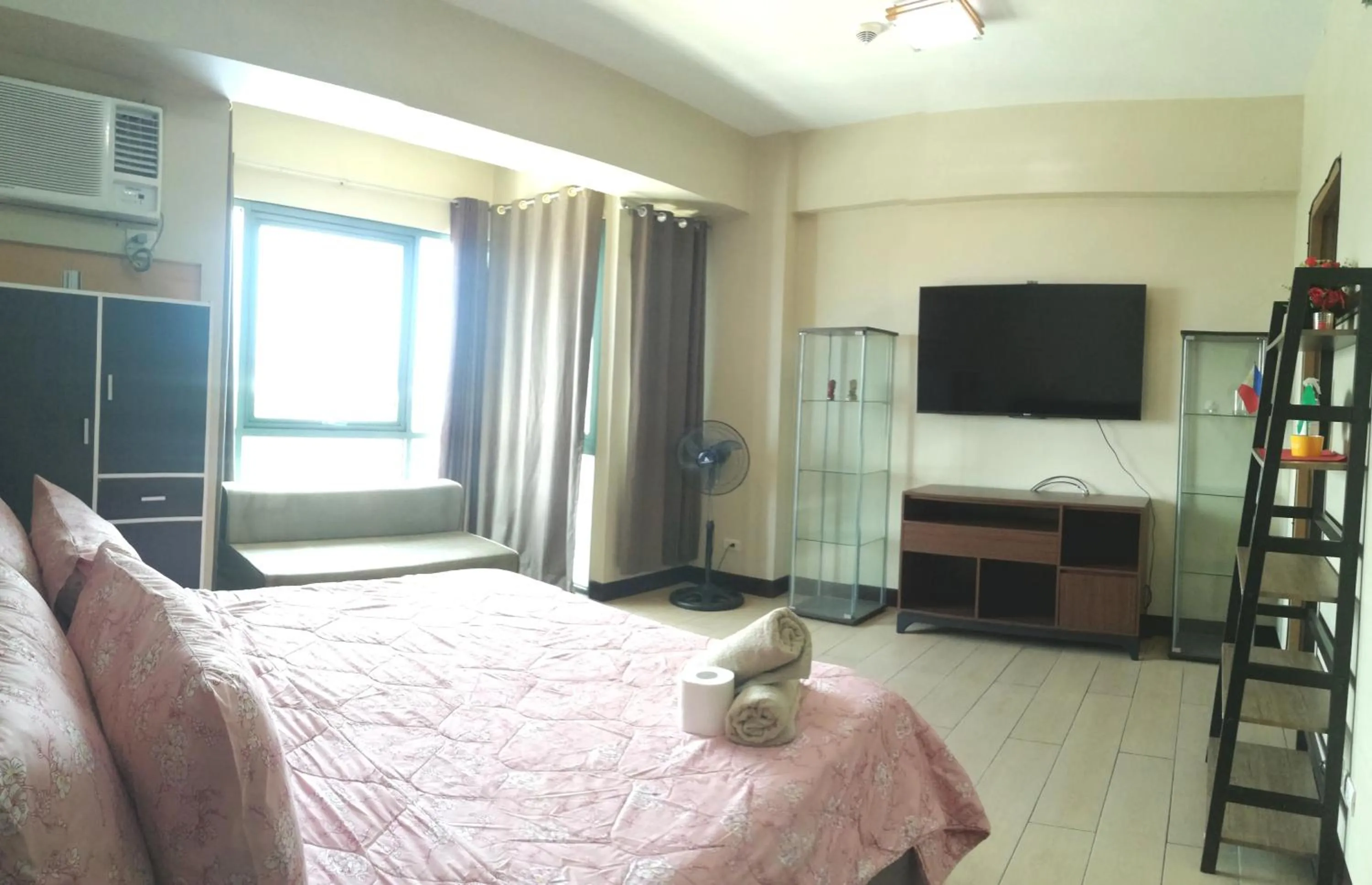 Entertainment, Bed in Palm Tree Two Villas