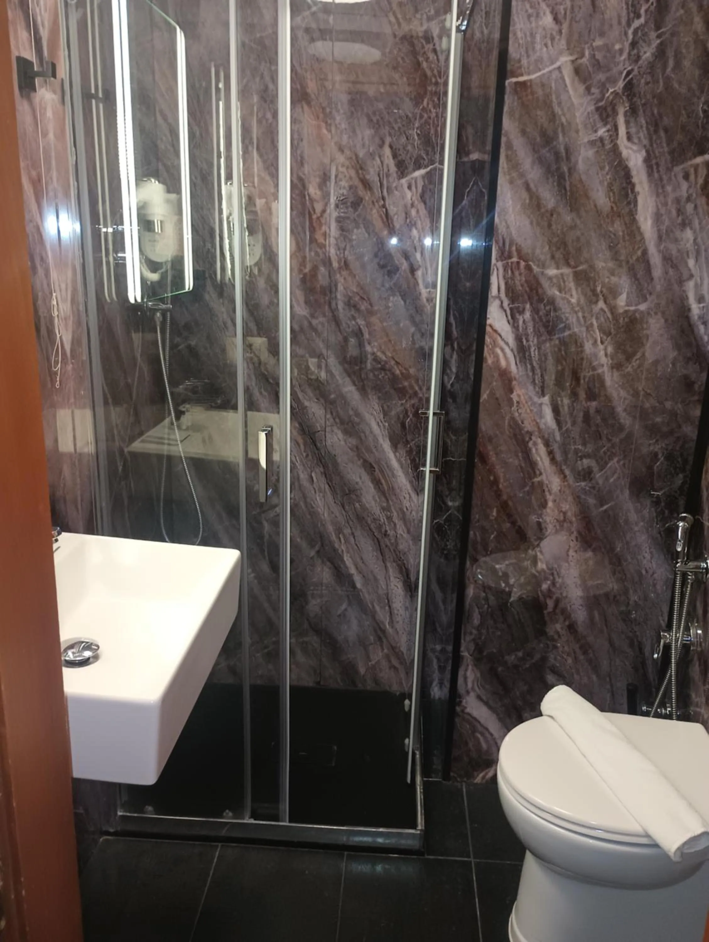 Shower in Hotel MM Dateo