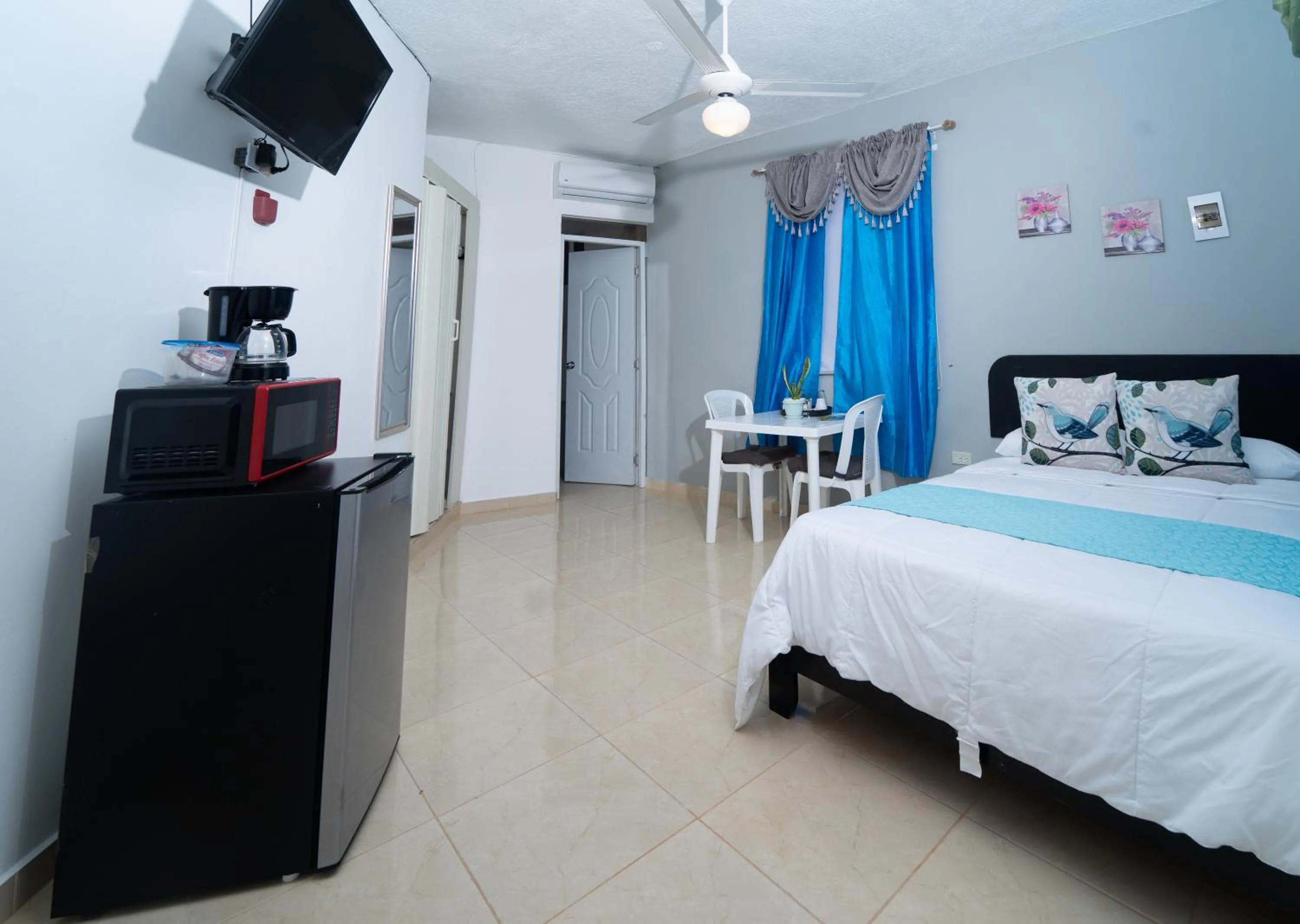 Bed in EDMA APARTAHOTEL