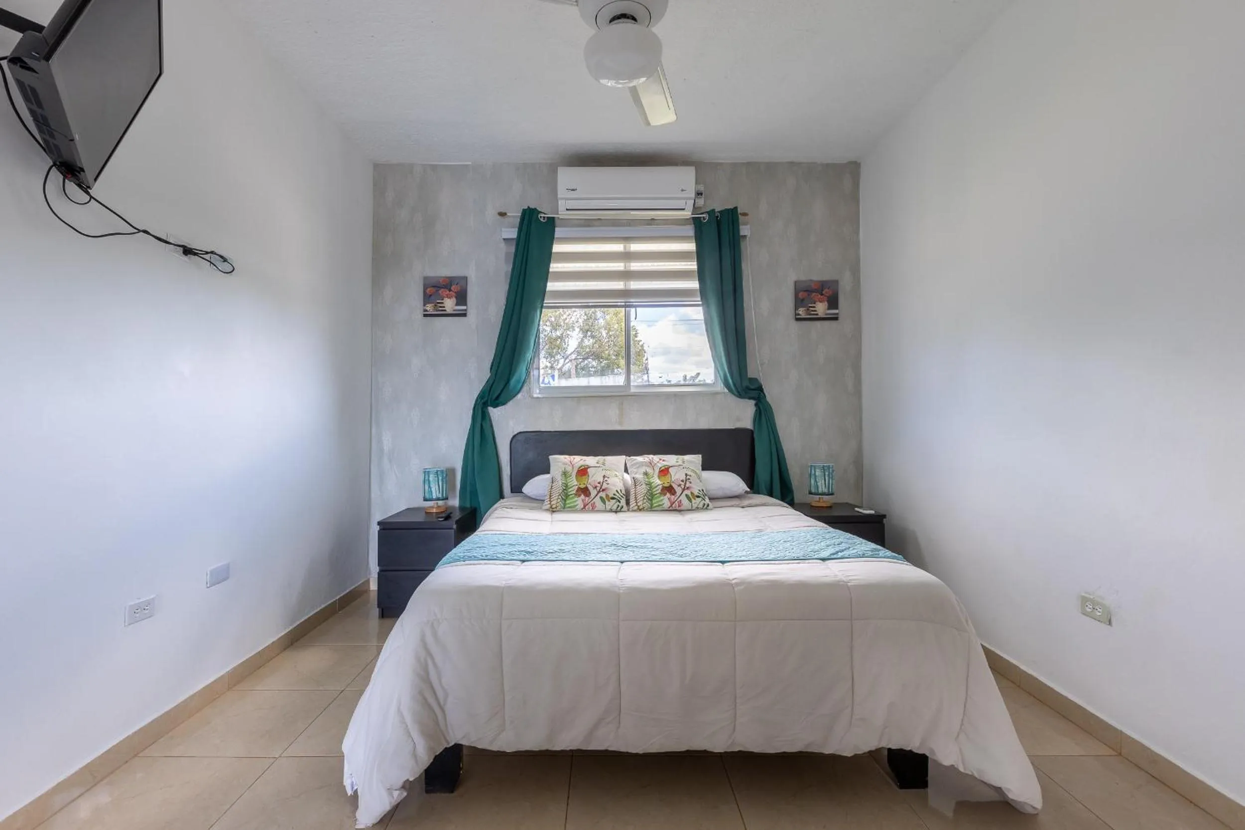 Bed in EDMA APARTAHOTEL