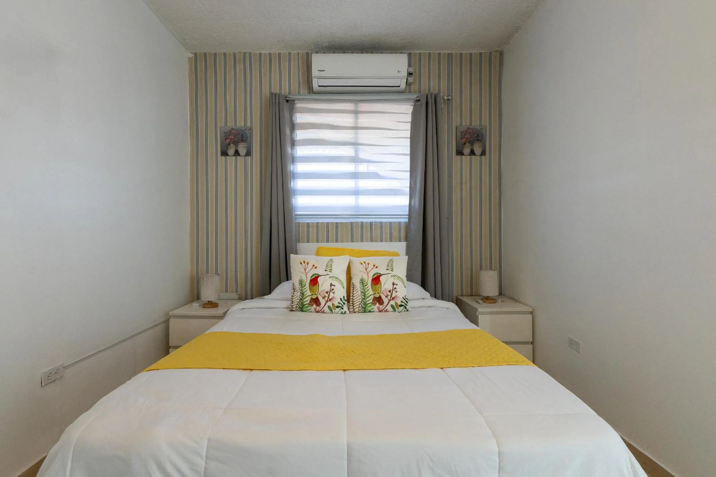 Bed in EDMA APARTAHOTEL