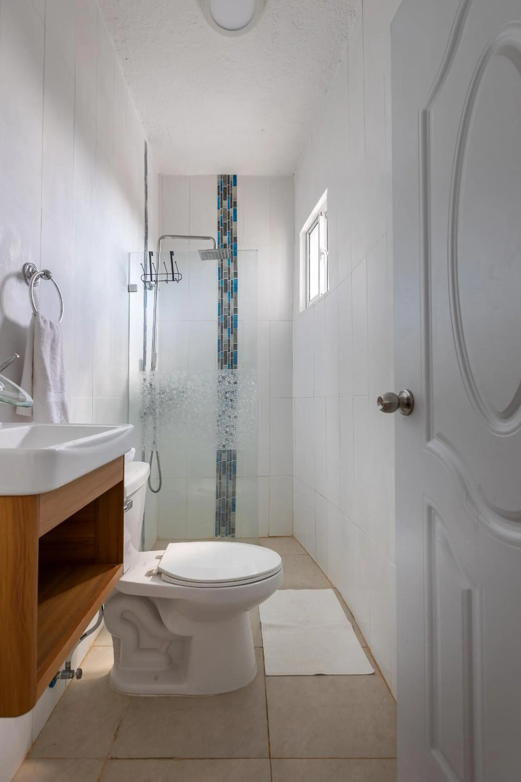 Shower in EDMA APARTAHOTEL