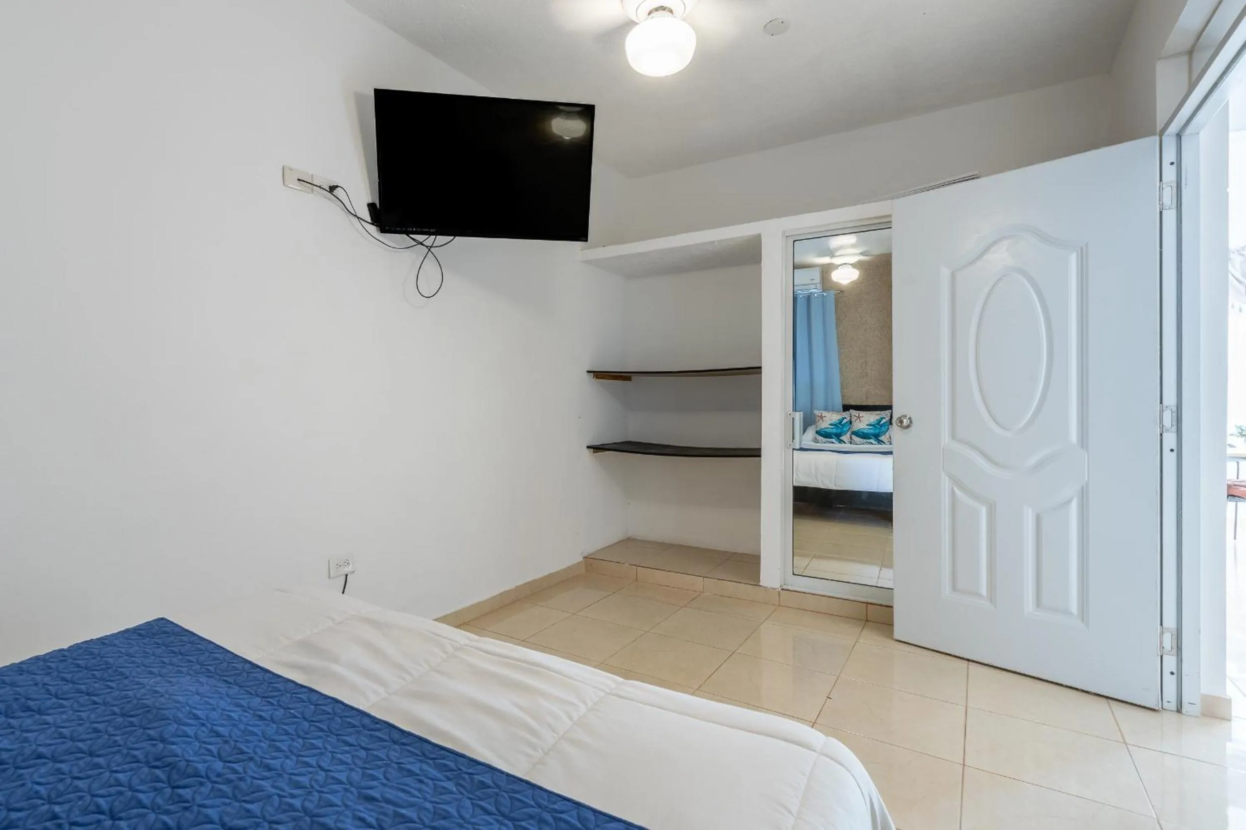 Communal lounge/ TV room, Bed in EDMA APARTAHOTEL