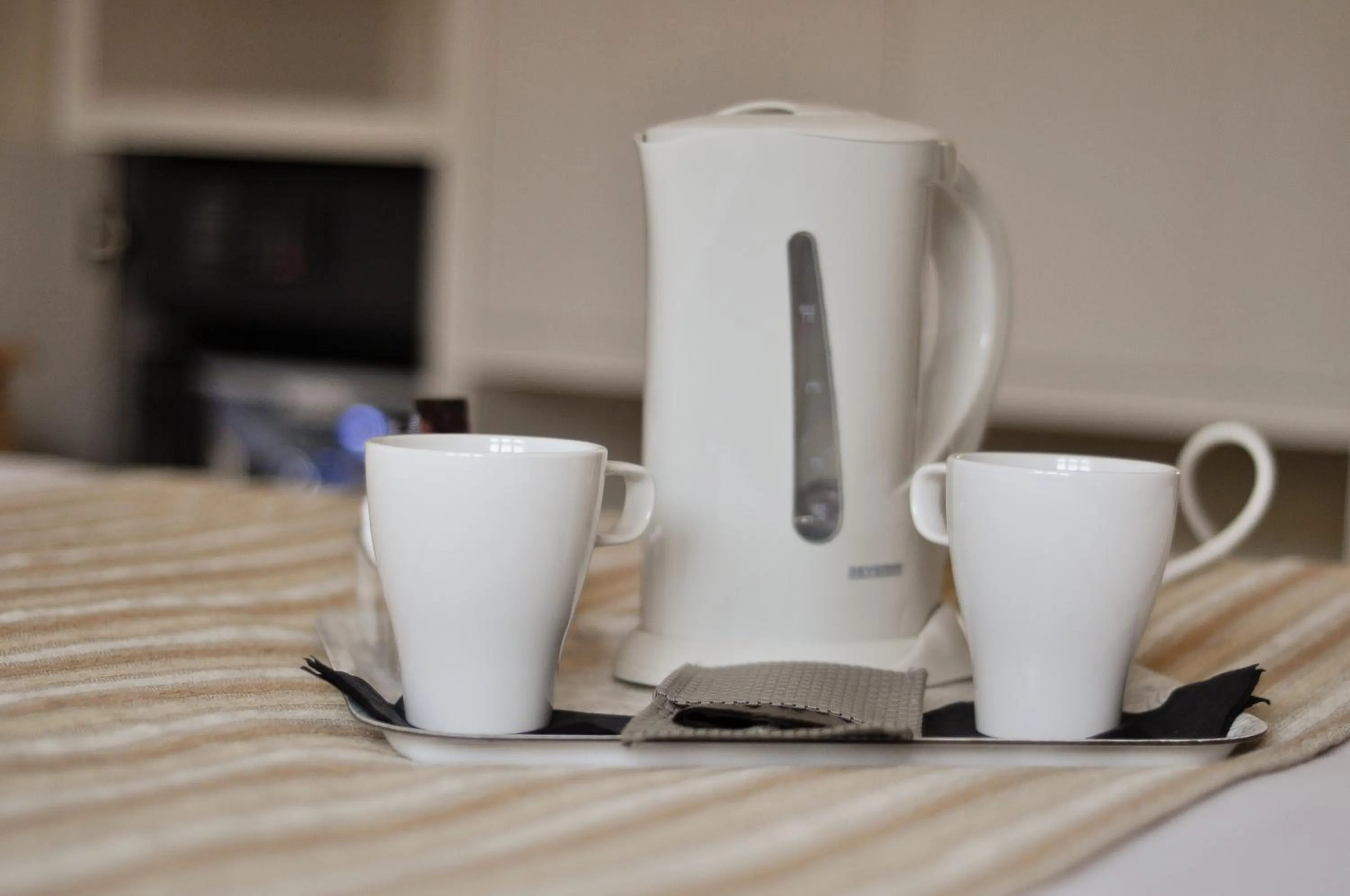 Coffee/tea facilities in Seven Suites