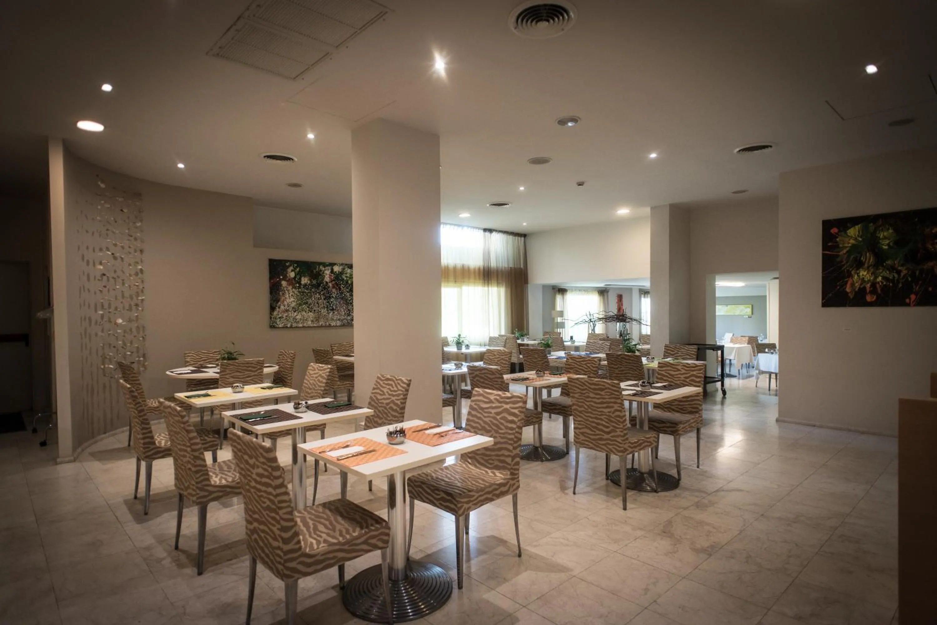 Restaurant/Places to Eat in PHI Park Hotel Alcione